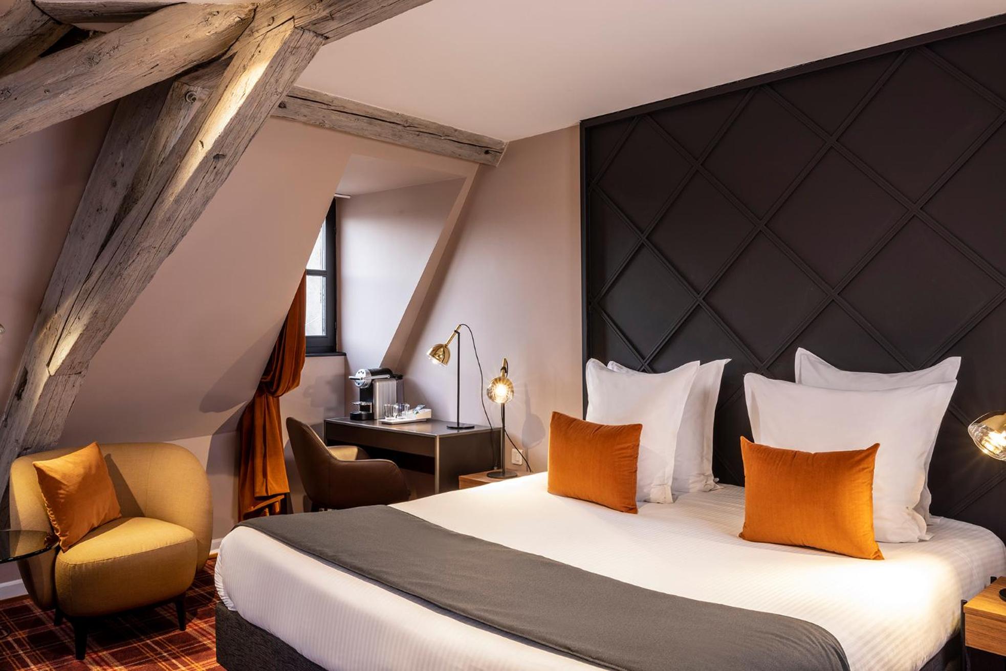 Deluxe Double Room - Photo 10