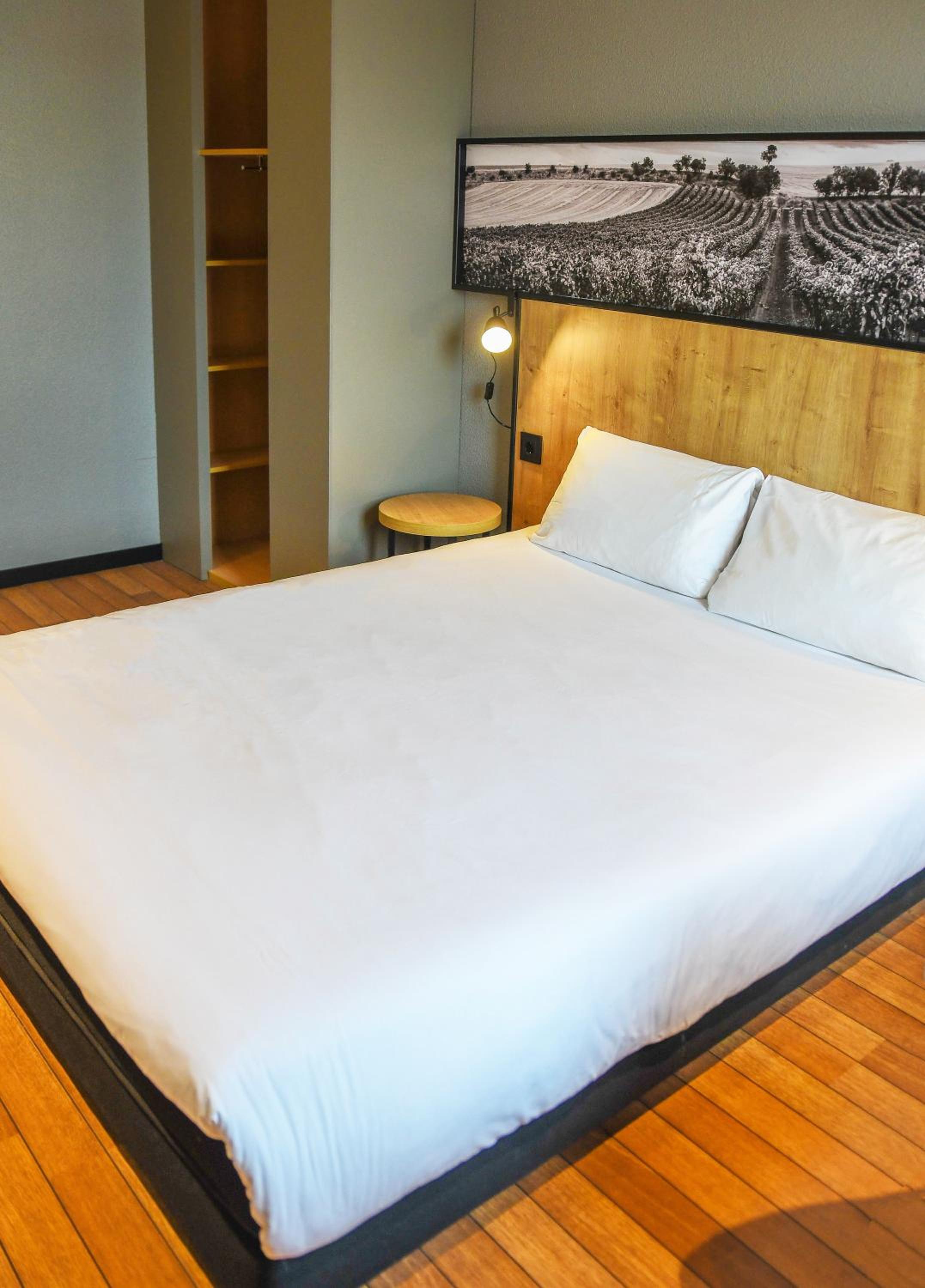 Double Room - Photo 12