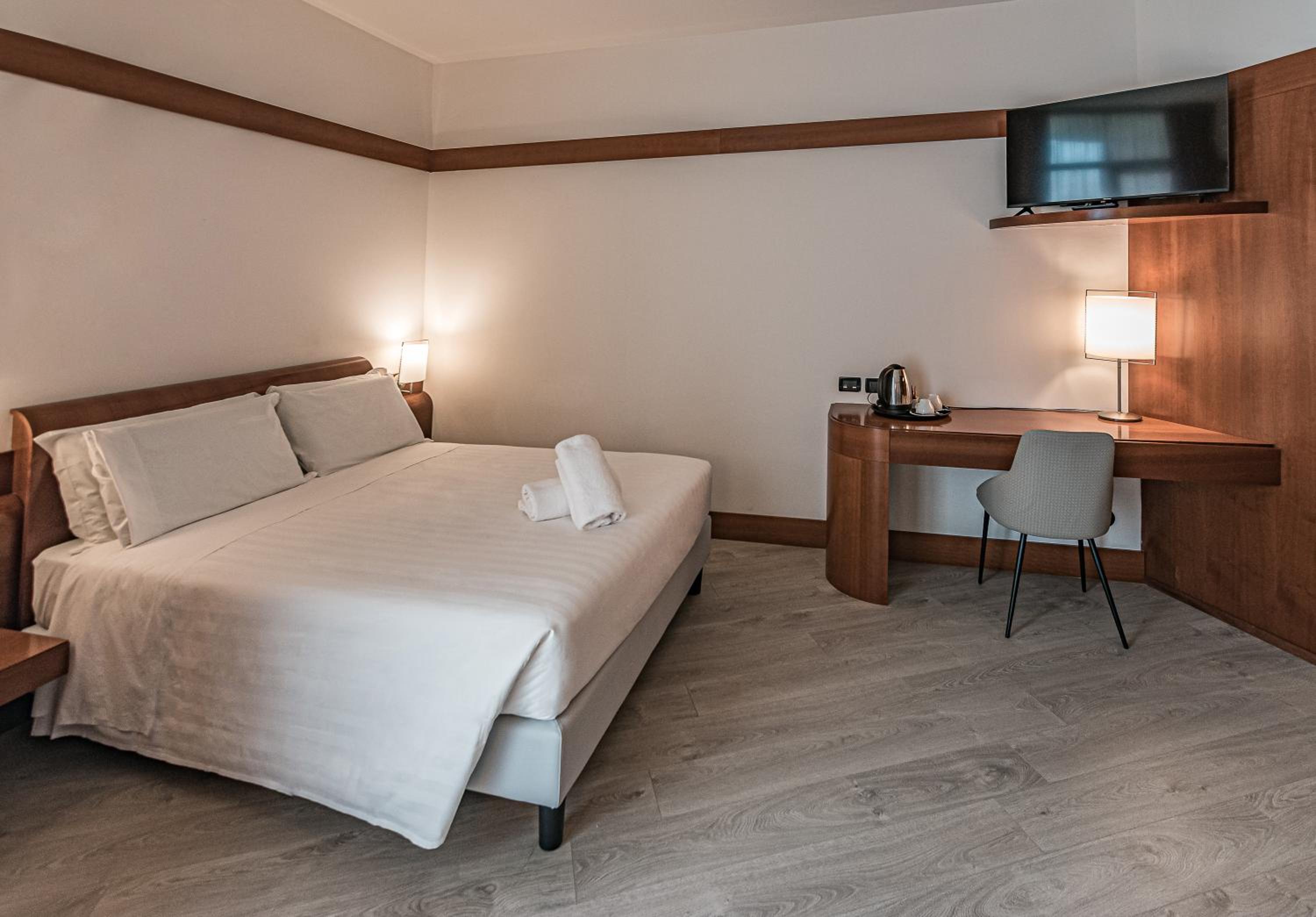 Double Room - Photo 7