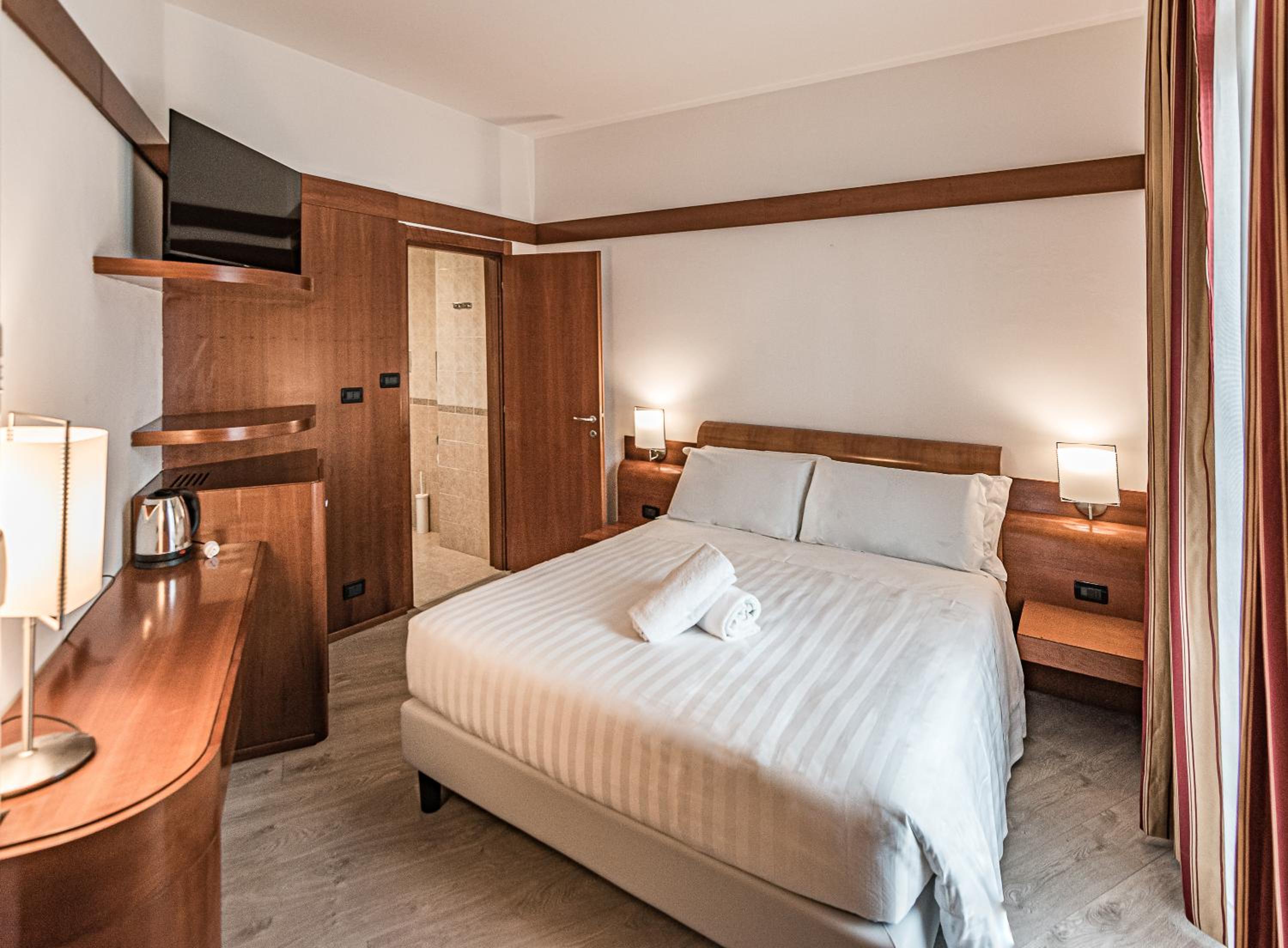 Double Room - Photo 6