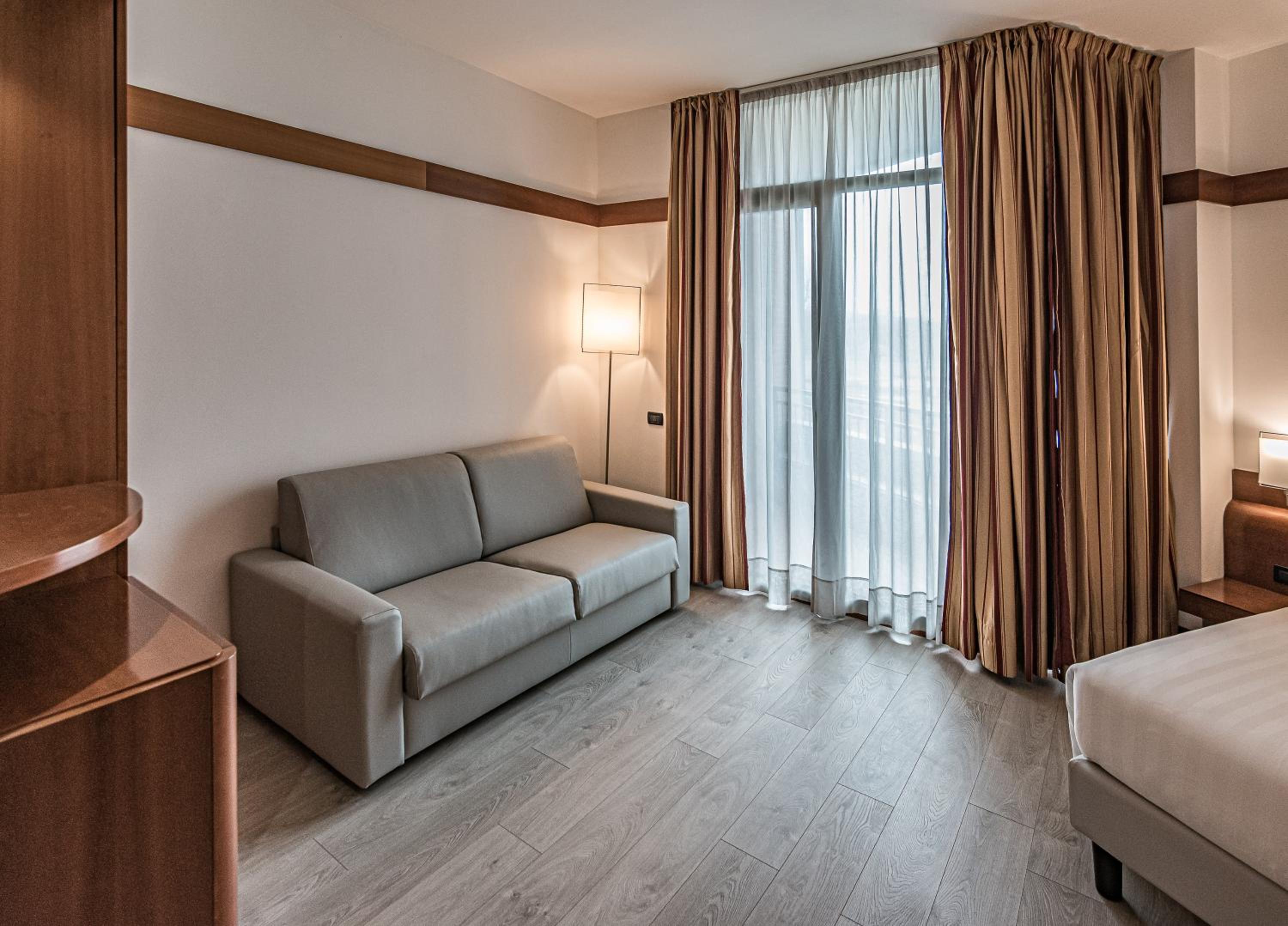 Double Room with Sofa Bed - Photo 9