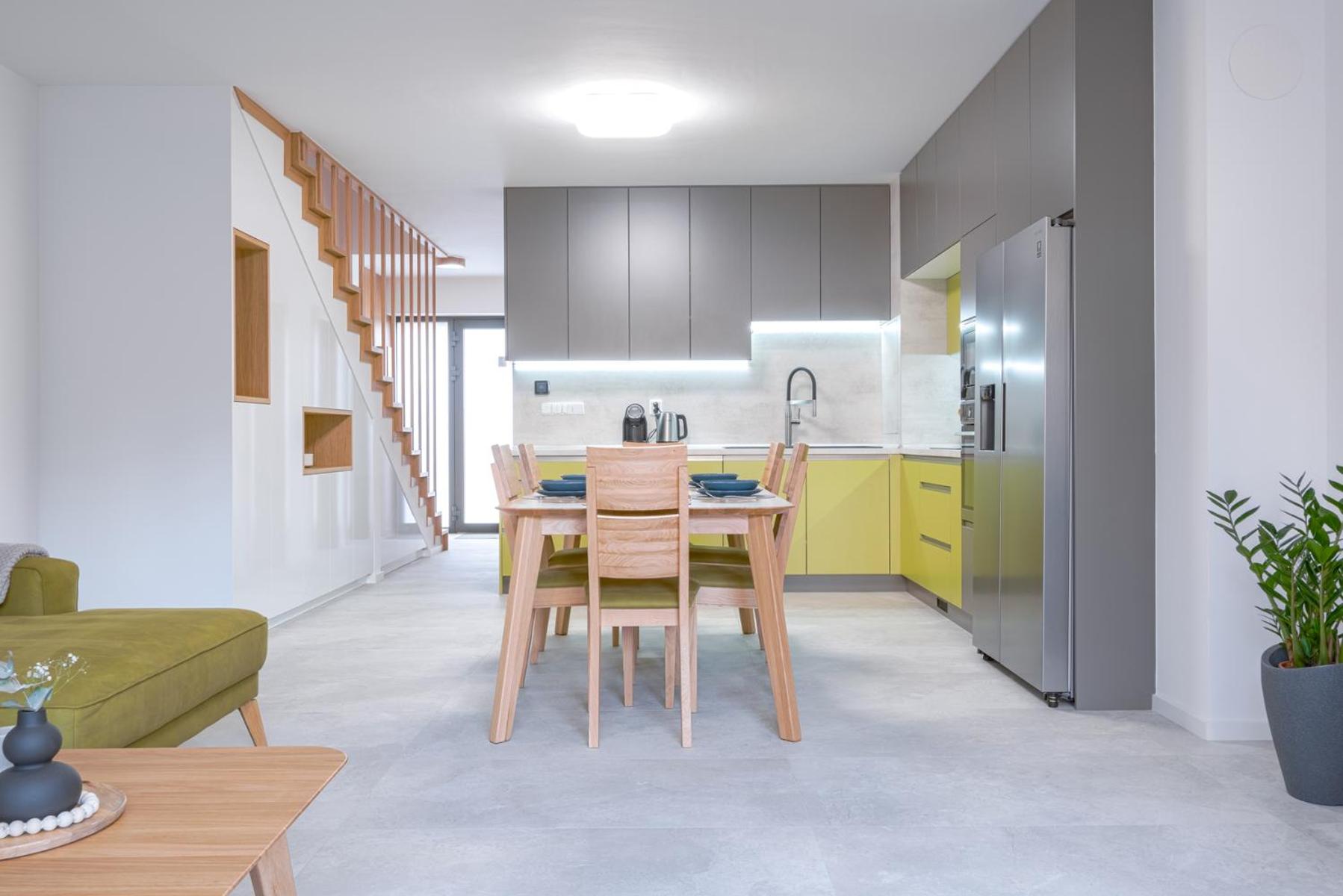 Apartment with Mountain View - Photo 1