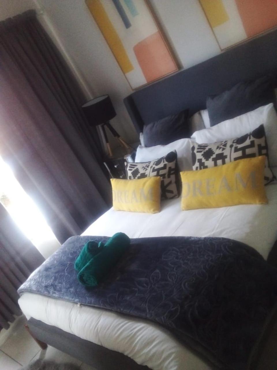 Apartment with Balcony photo 3