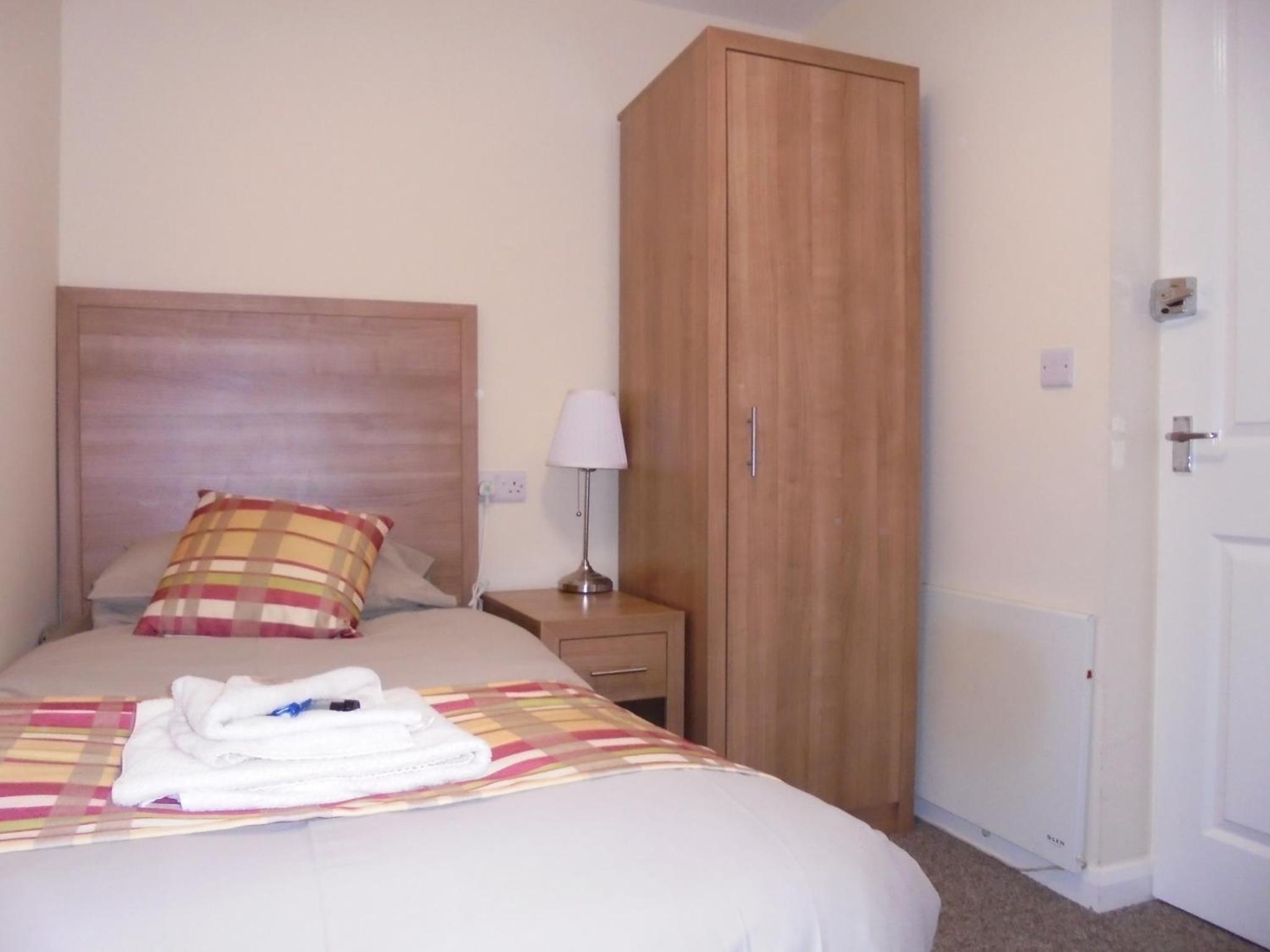 Small Single Room photo 3