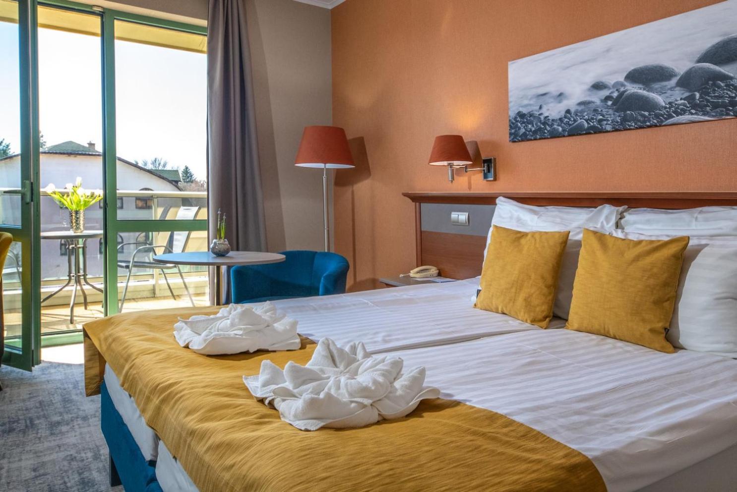Large Double or Twin Room - Photo 1