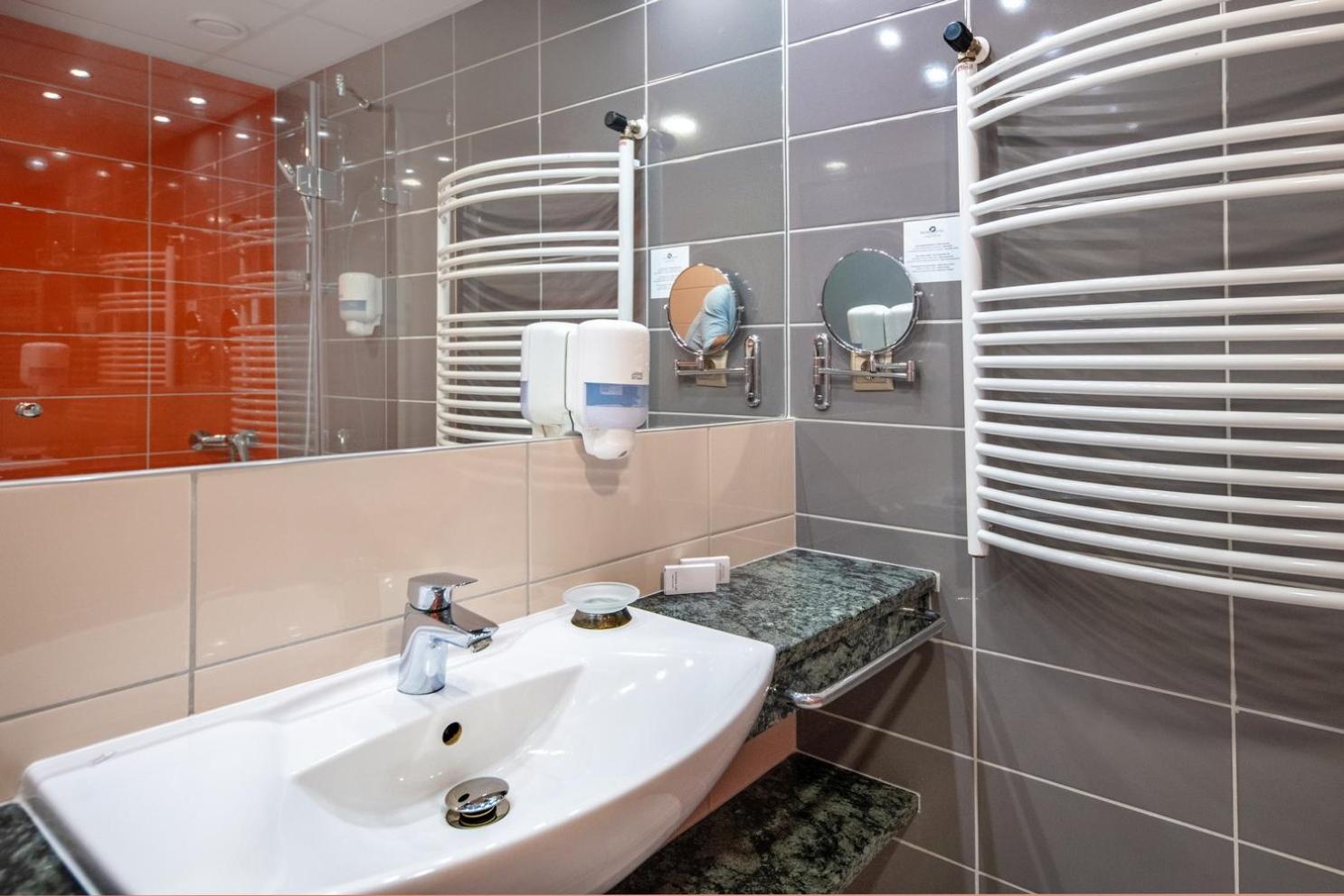 Classic Double or Twin Room - Photo 4