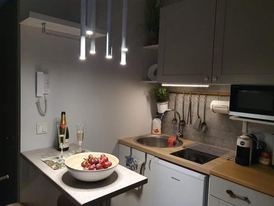 One-Bedroom Apartment - Photo 2
