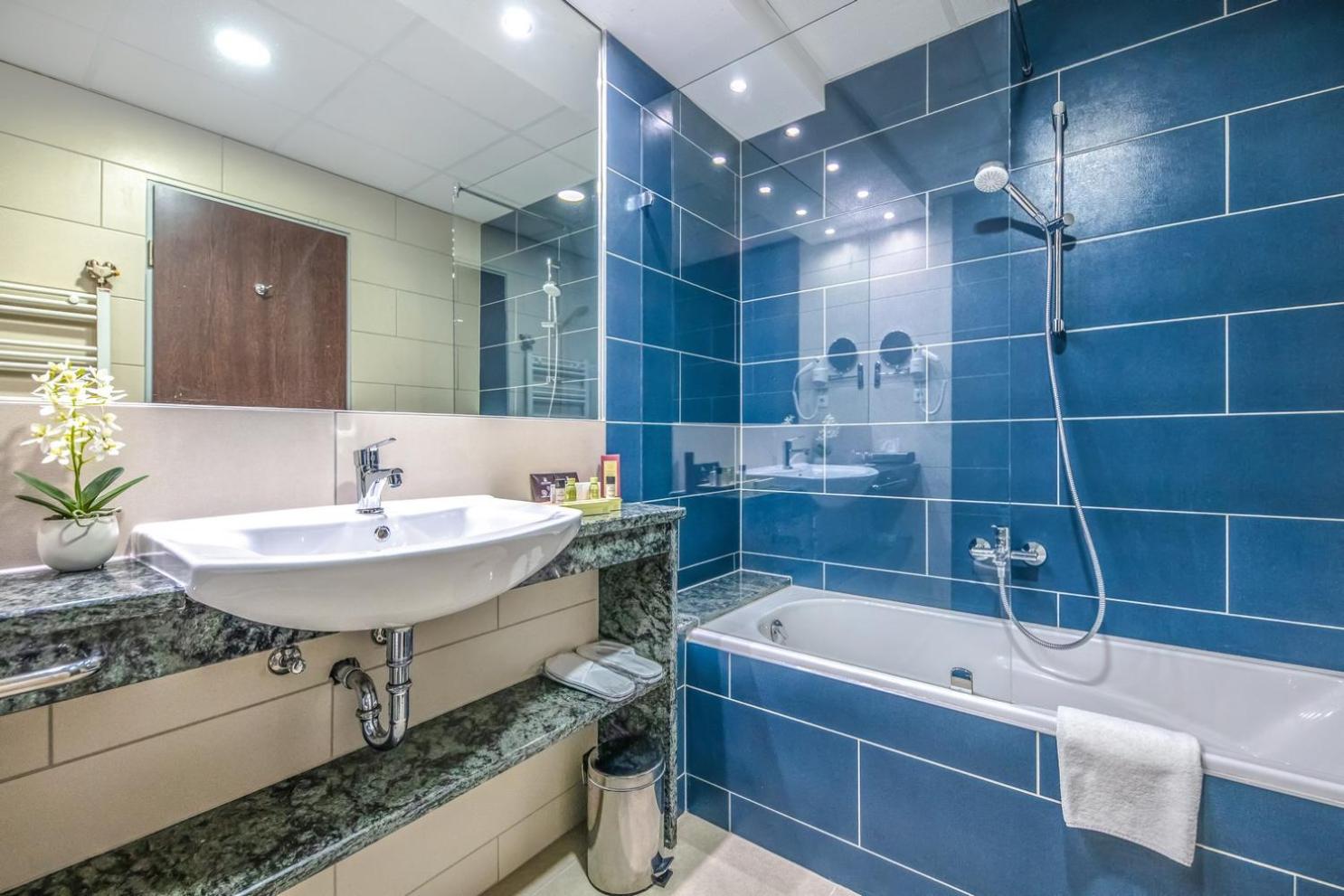 Executive Suite - Photo 4