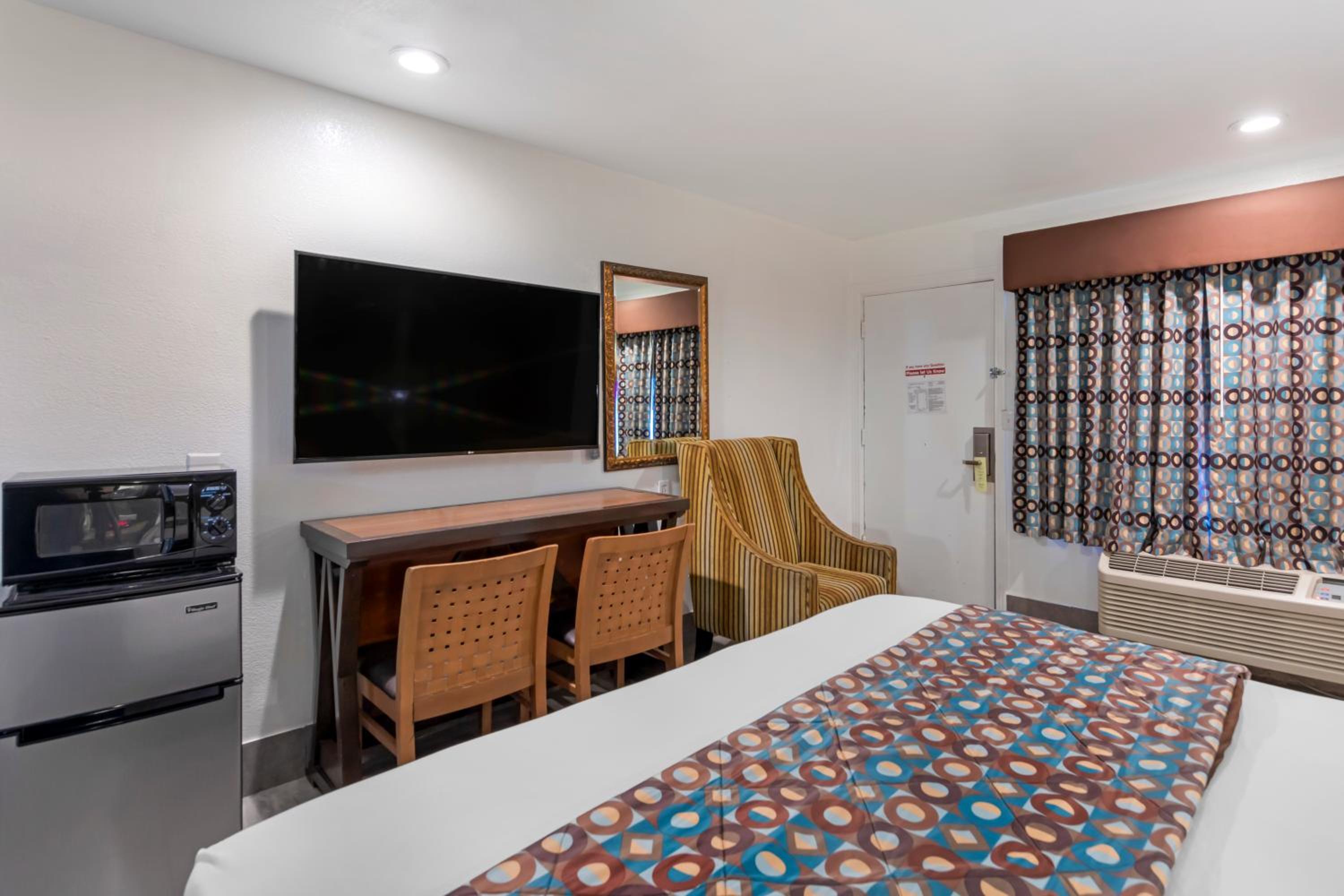 Standard King Room - Photo 3