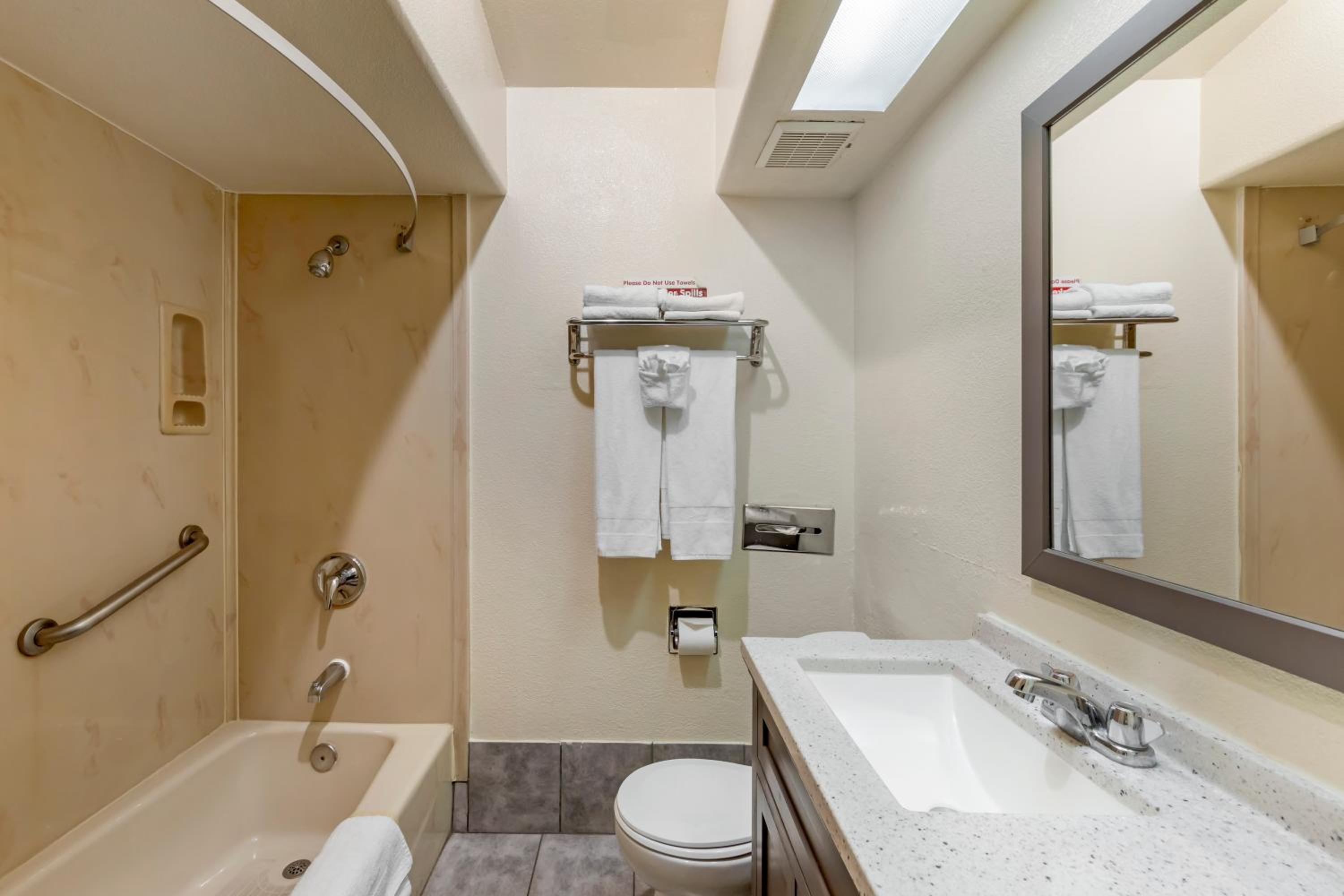Family Two-Bedroom Suite - Photo 9