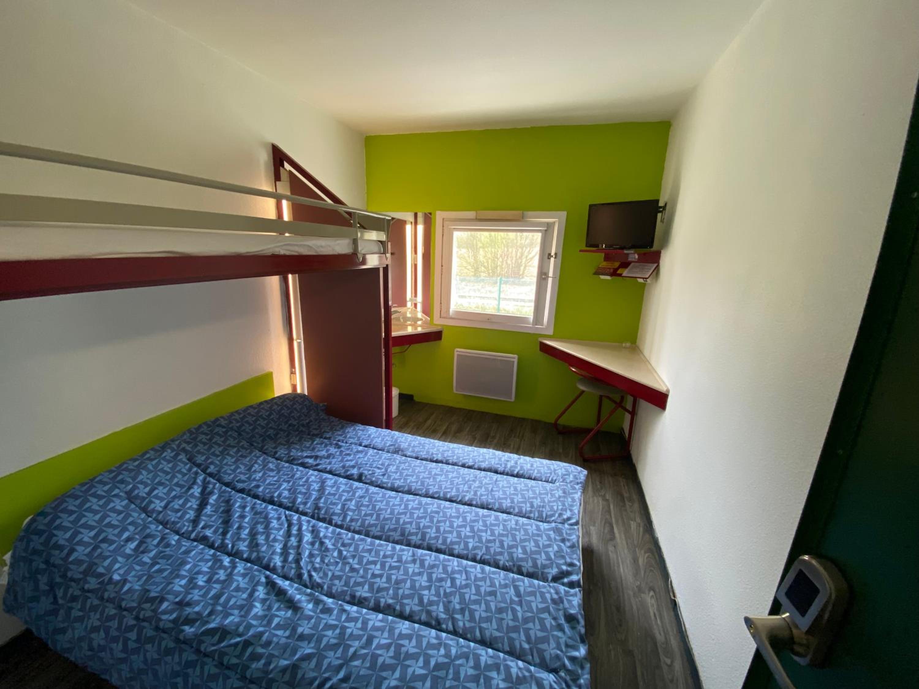 Triple Room with Shared Bathroom photo 2