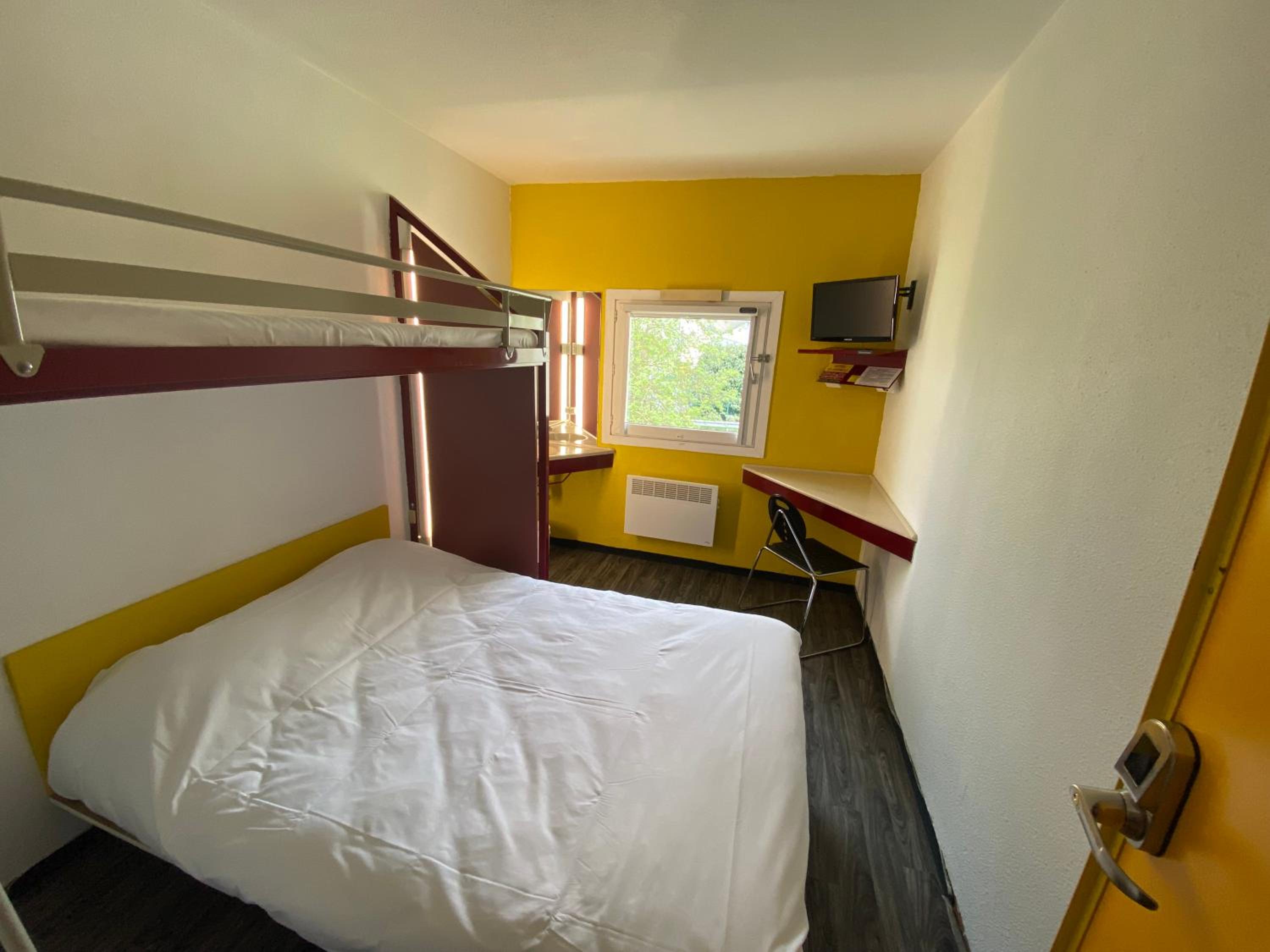 Standard Double Room with Shared Bathroom photo 3