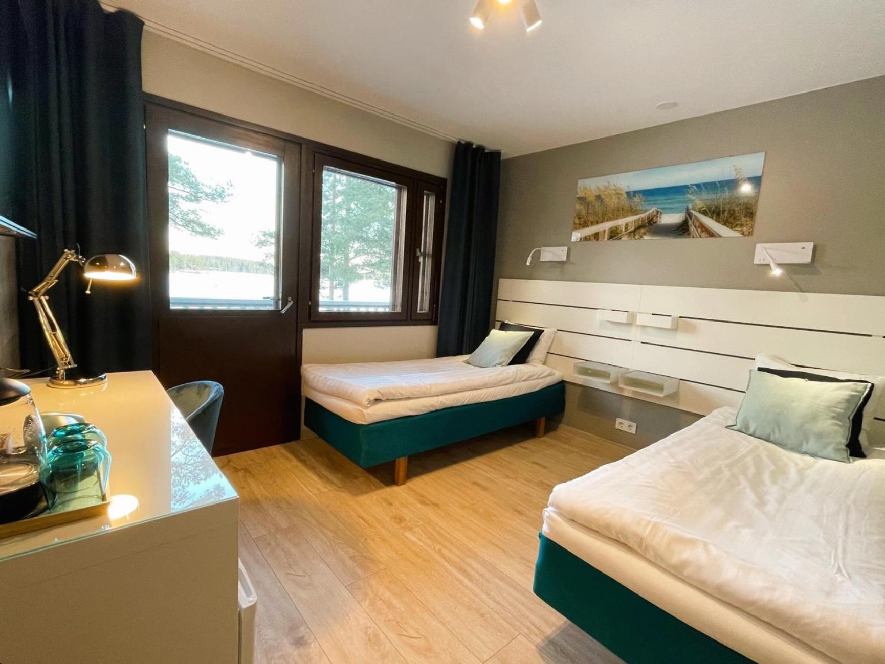 Sea View Room with Balcony - Photo 6