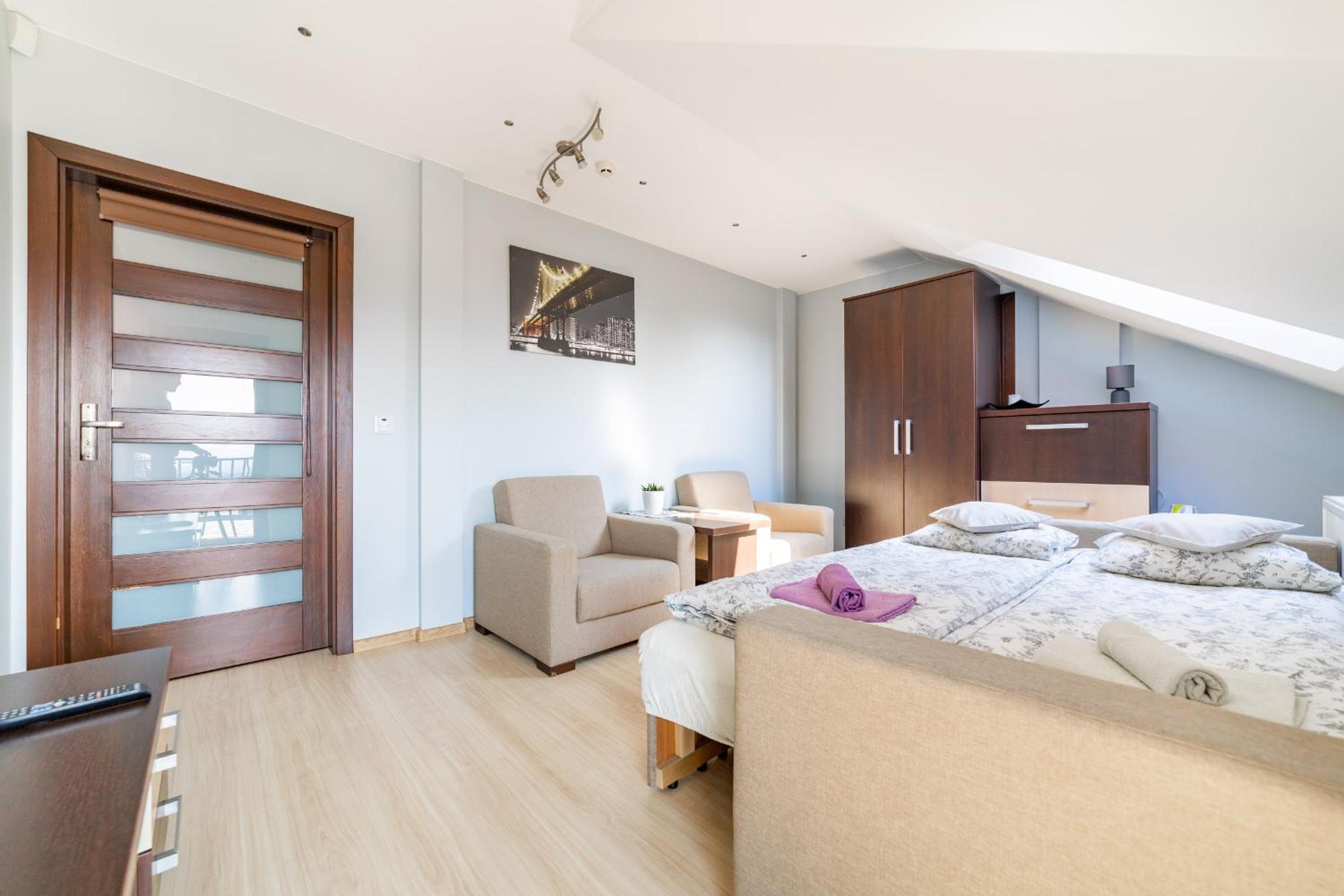 Double Room - Photo 8