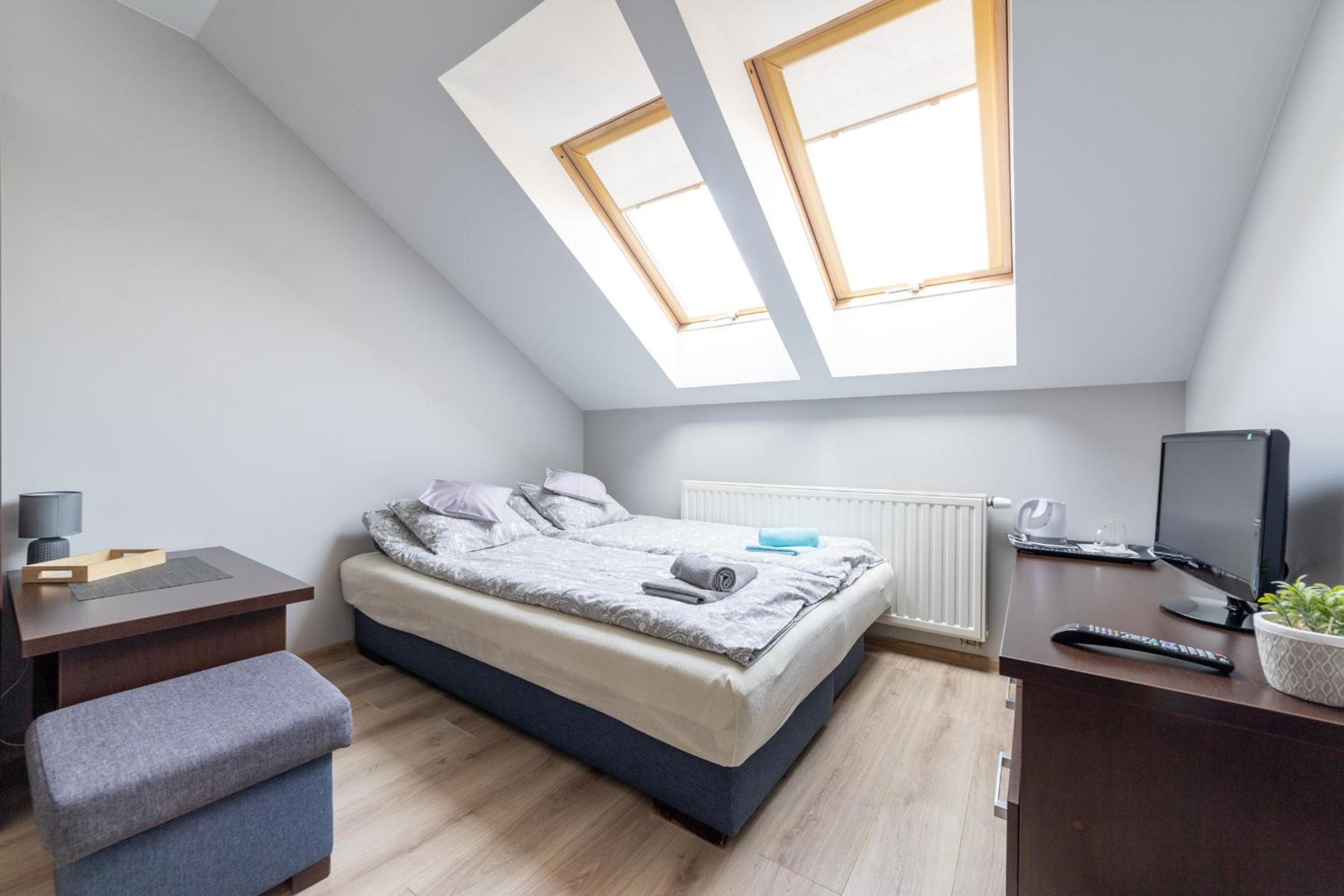 Double Room - Photo 16
