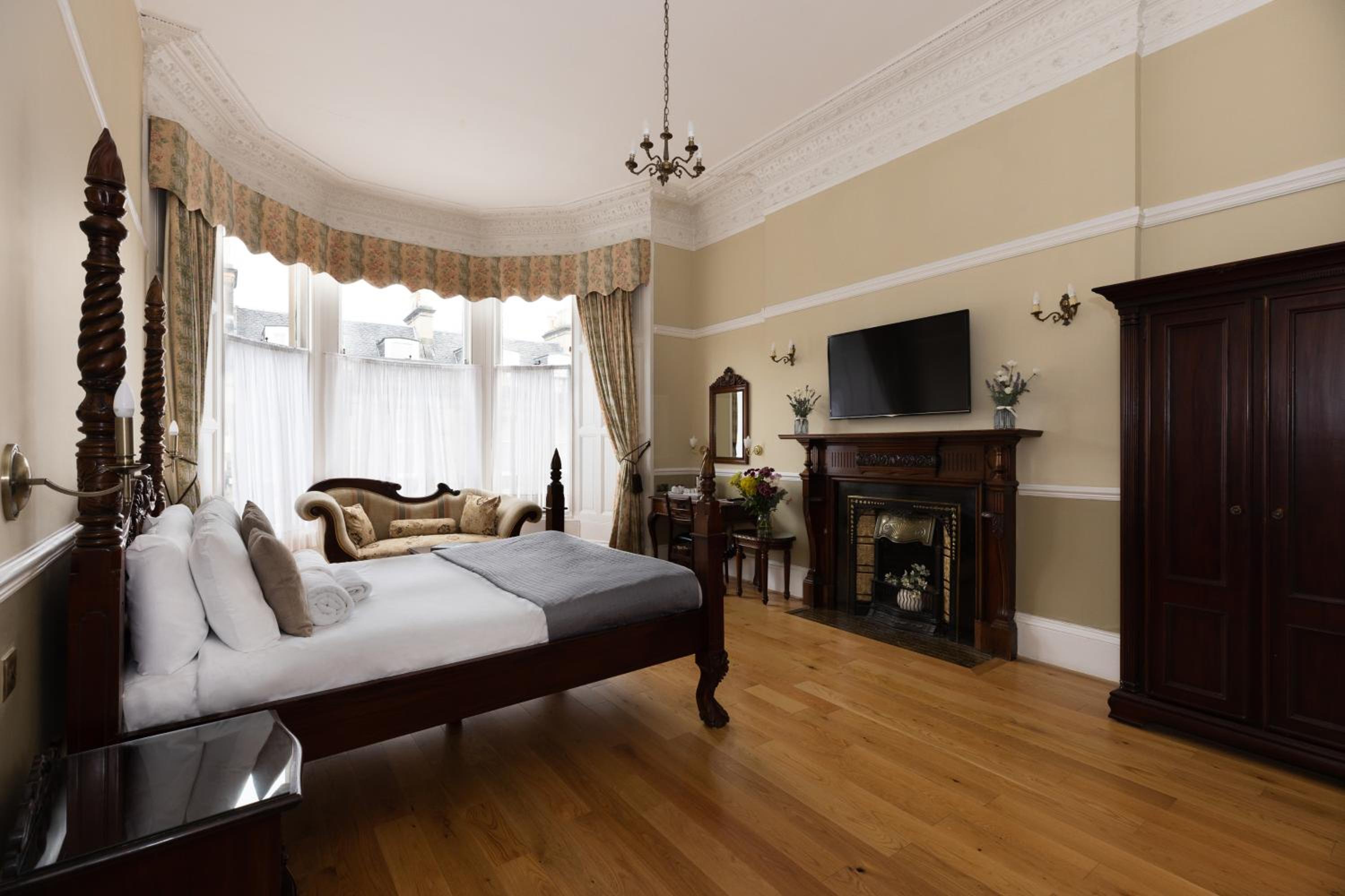 Deluxe Double Room - Photo 9