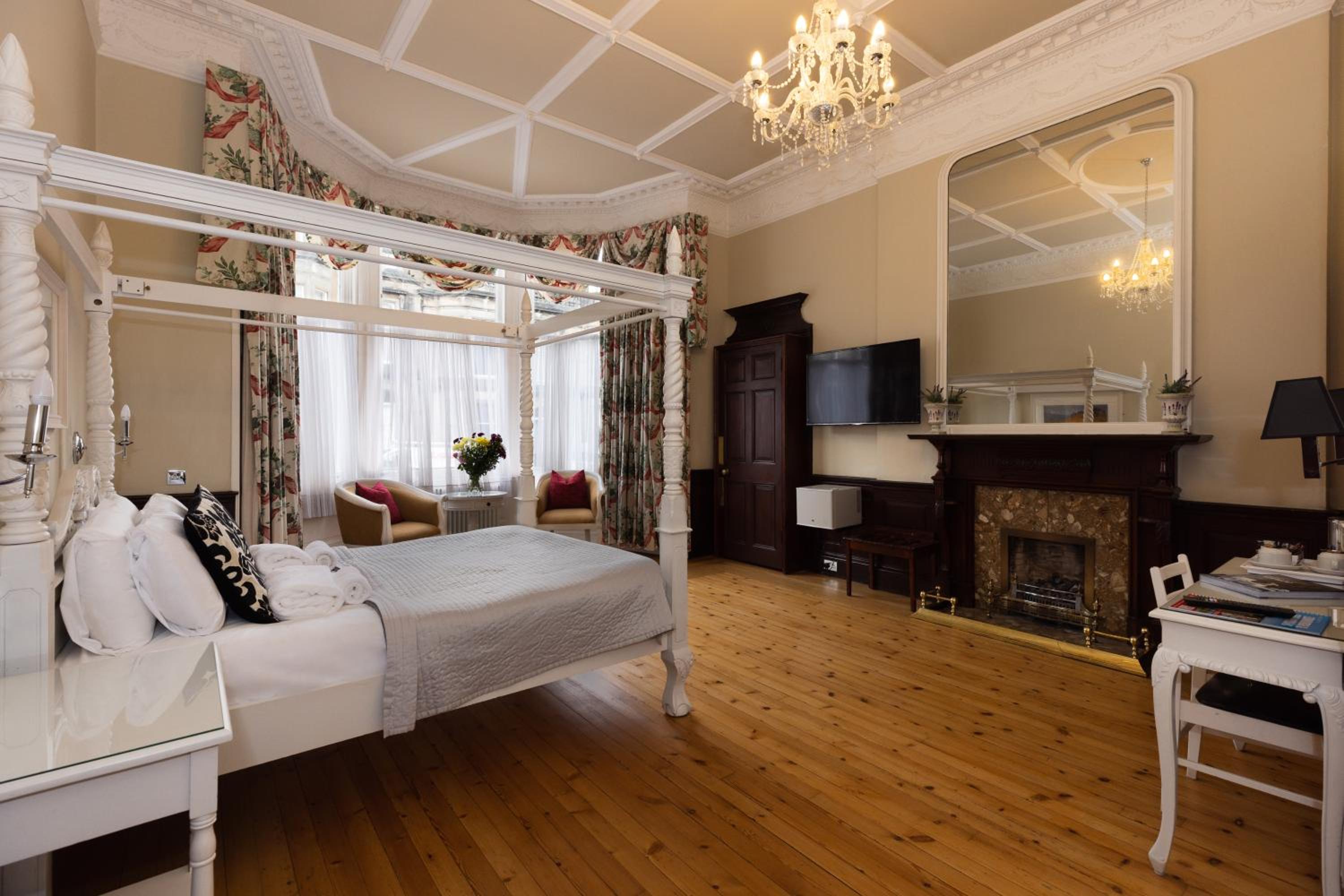 Deluxe Double Room - Photo 11