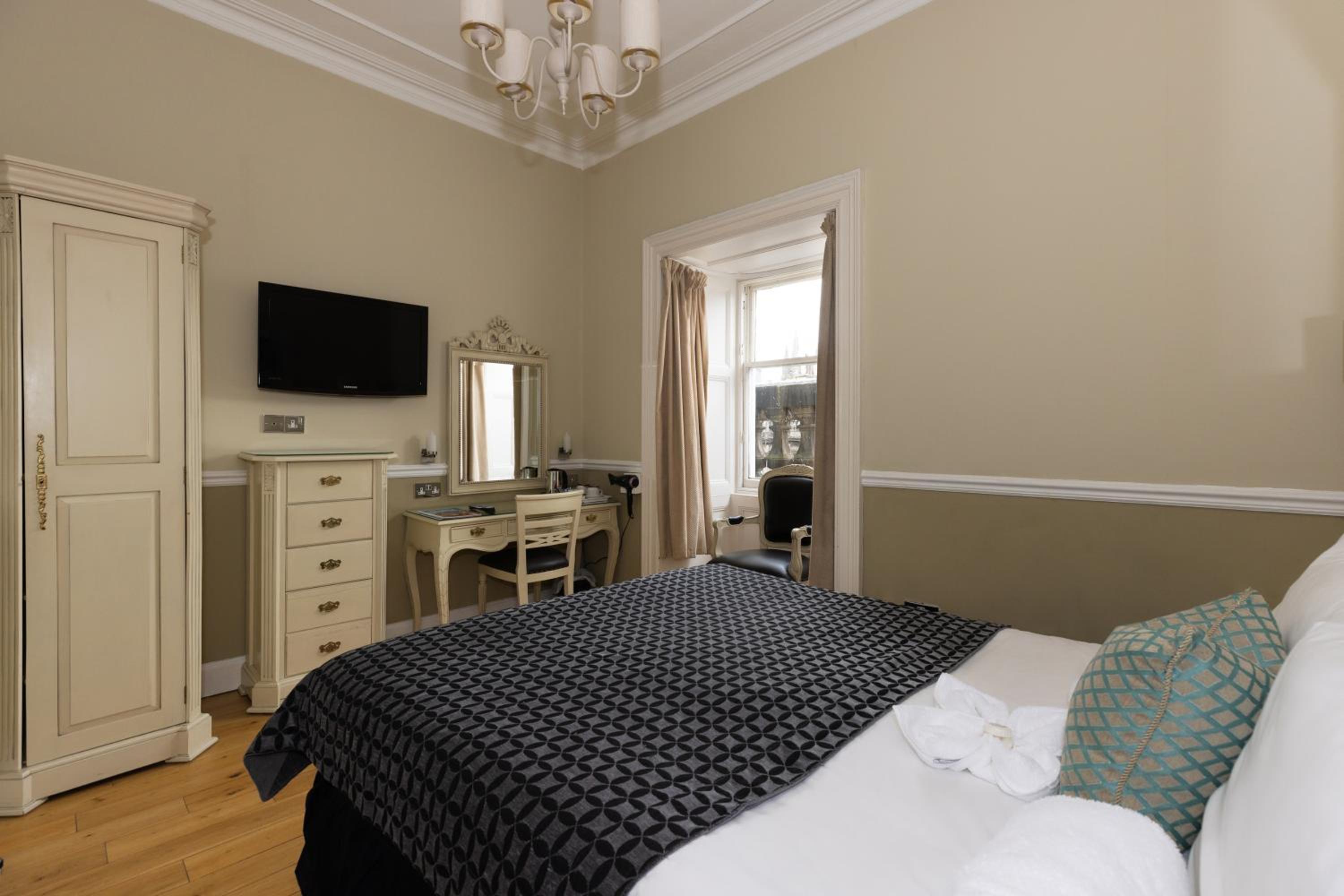 Small Double Room - Photo 3