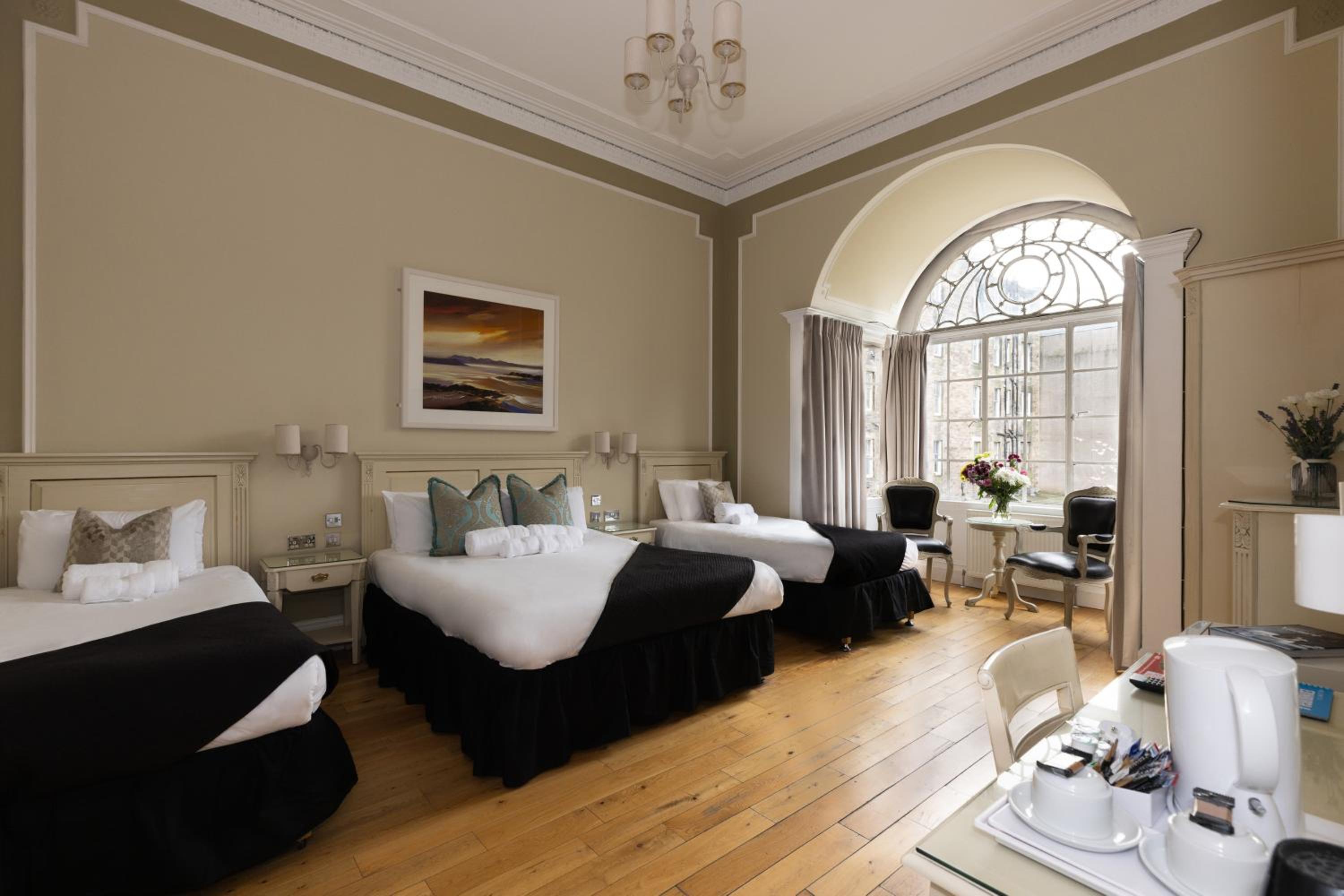 Quadruple Room - Photo 7