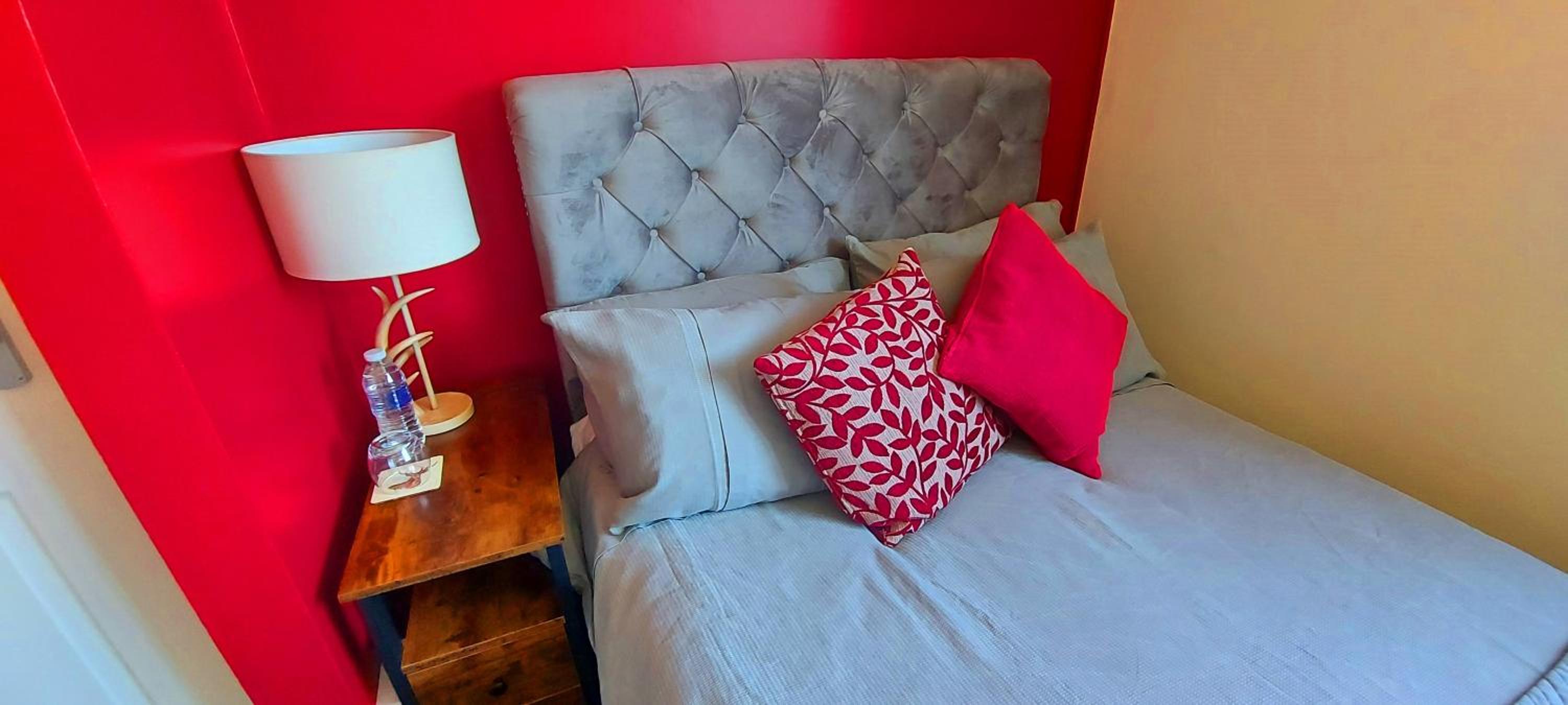 Budget Double Room - Photo 3