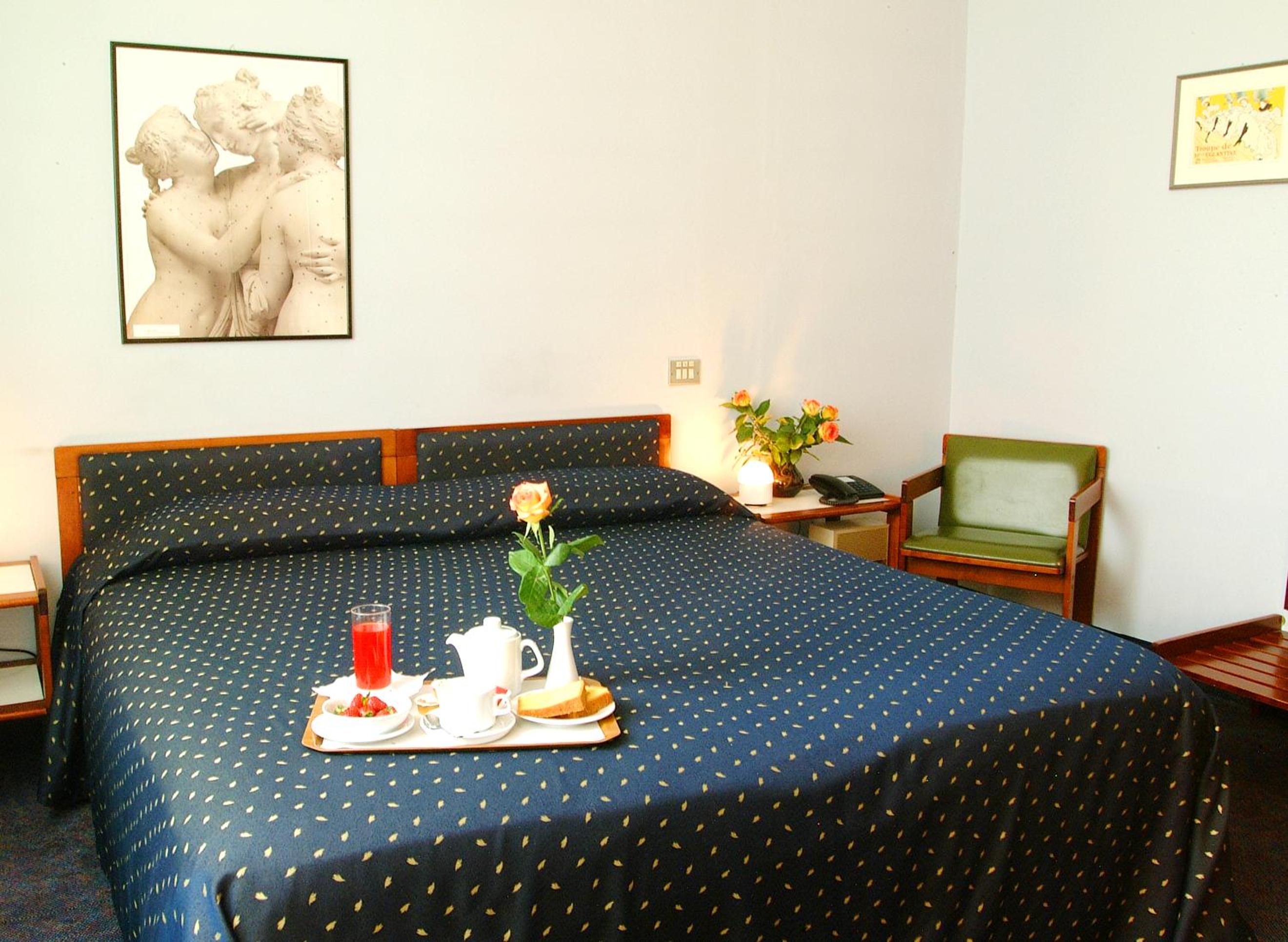 Double or Twin Room - Photo 2