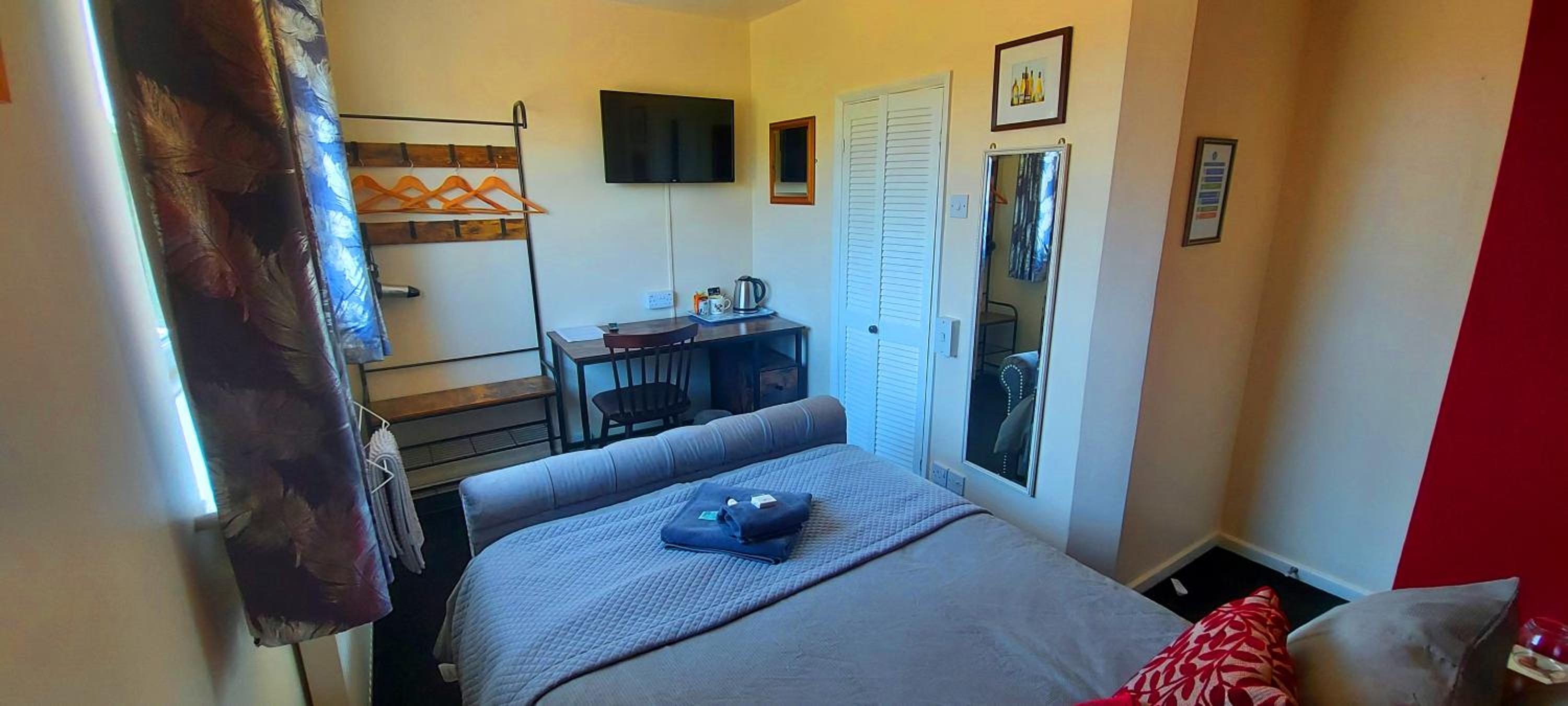 Budget Double Room - Photo 4