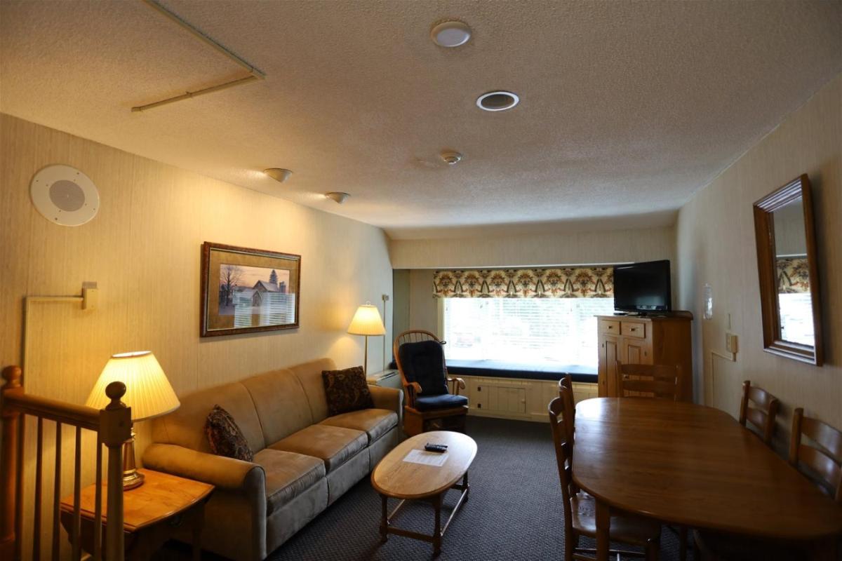Two-Bedroom Condo photo 2