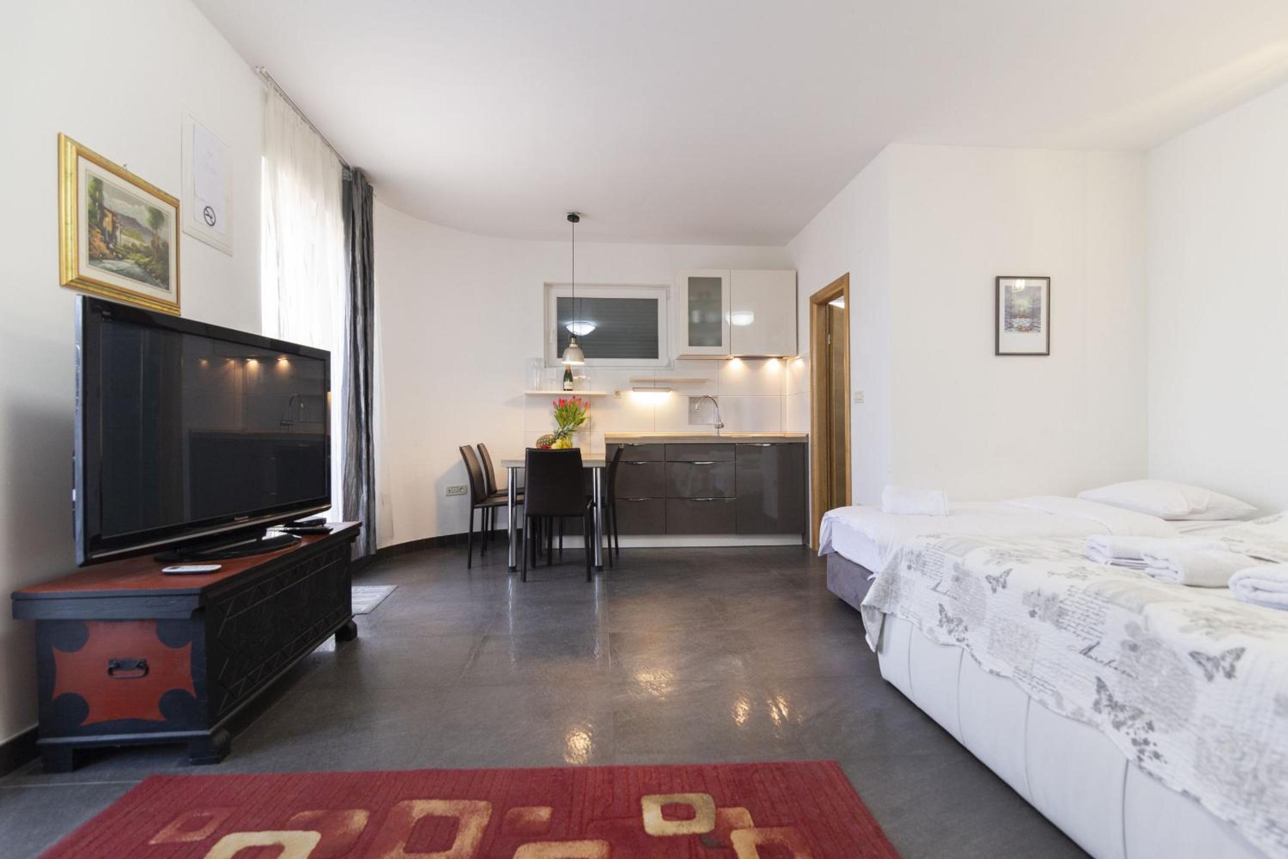 Apartment - Photo 24
