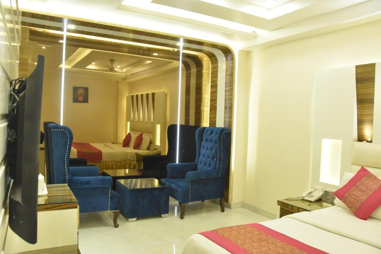 Luxury Suite With Bathtub Free Wi-Fi and 1 Complimentary Snack Basket photo 2
