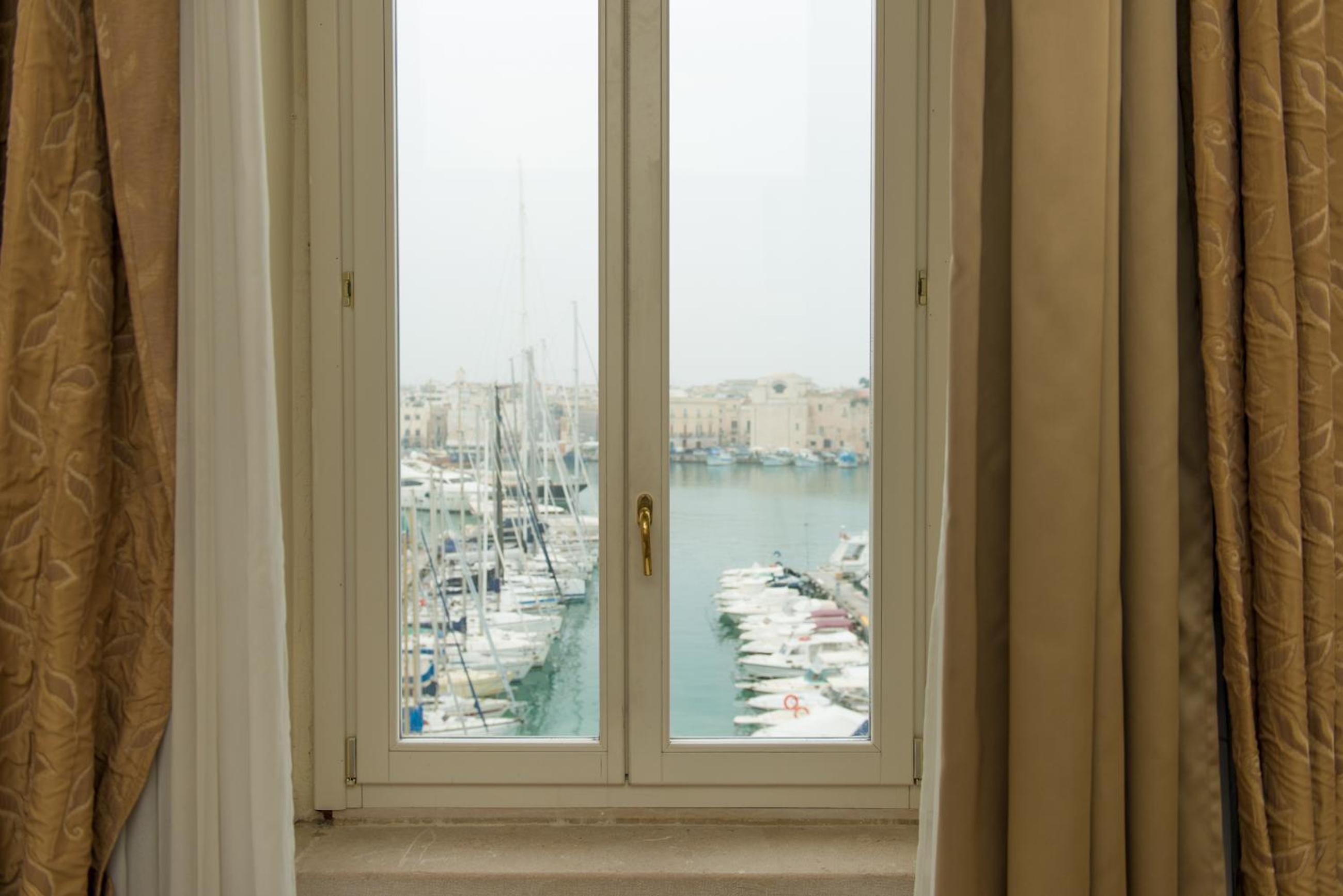 Deluxe Double or Twin Room with Sea View - Photo 3