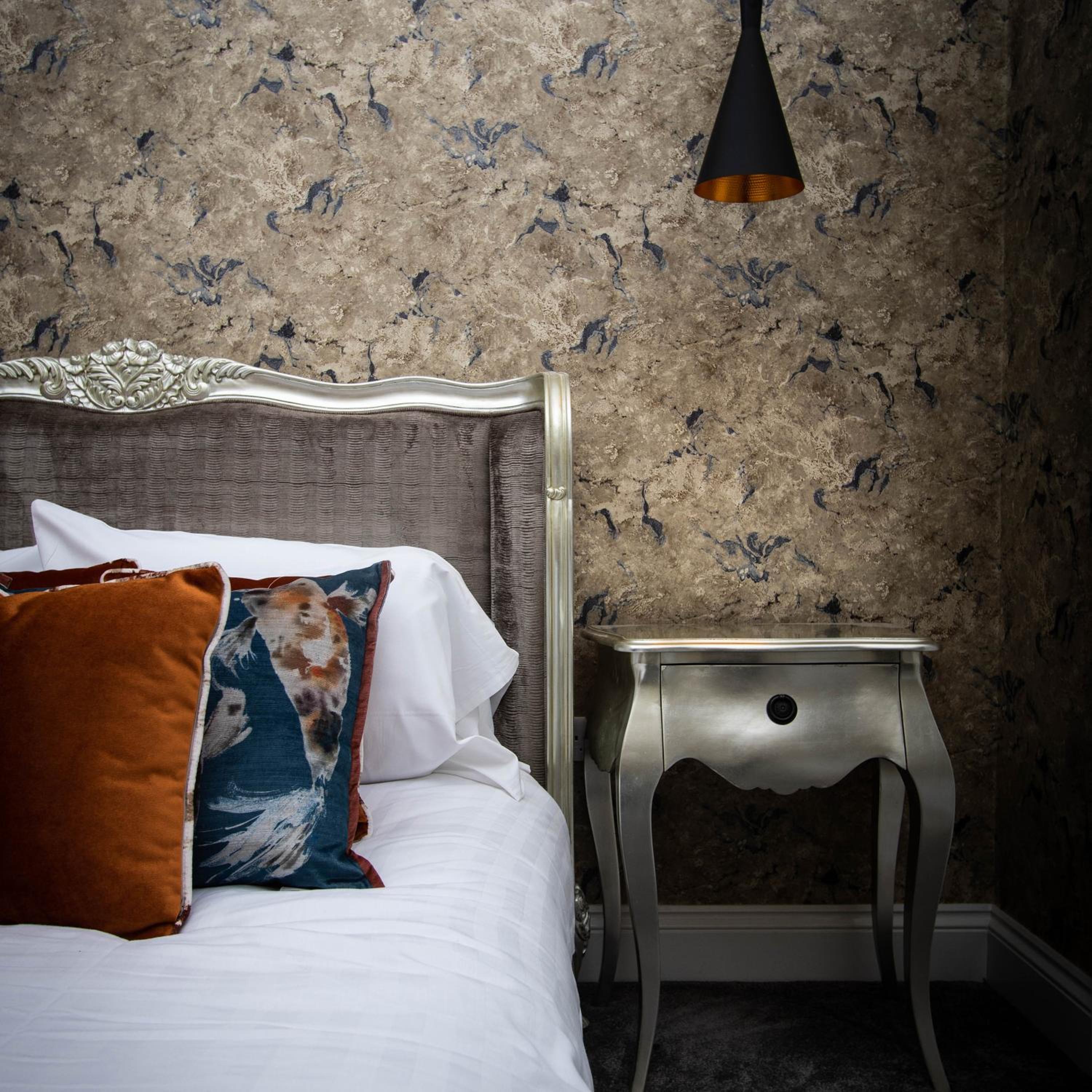 Deluxe Double Room with Bath - Photo 1