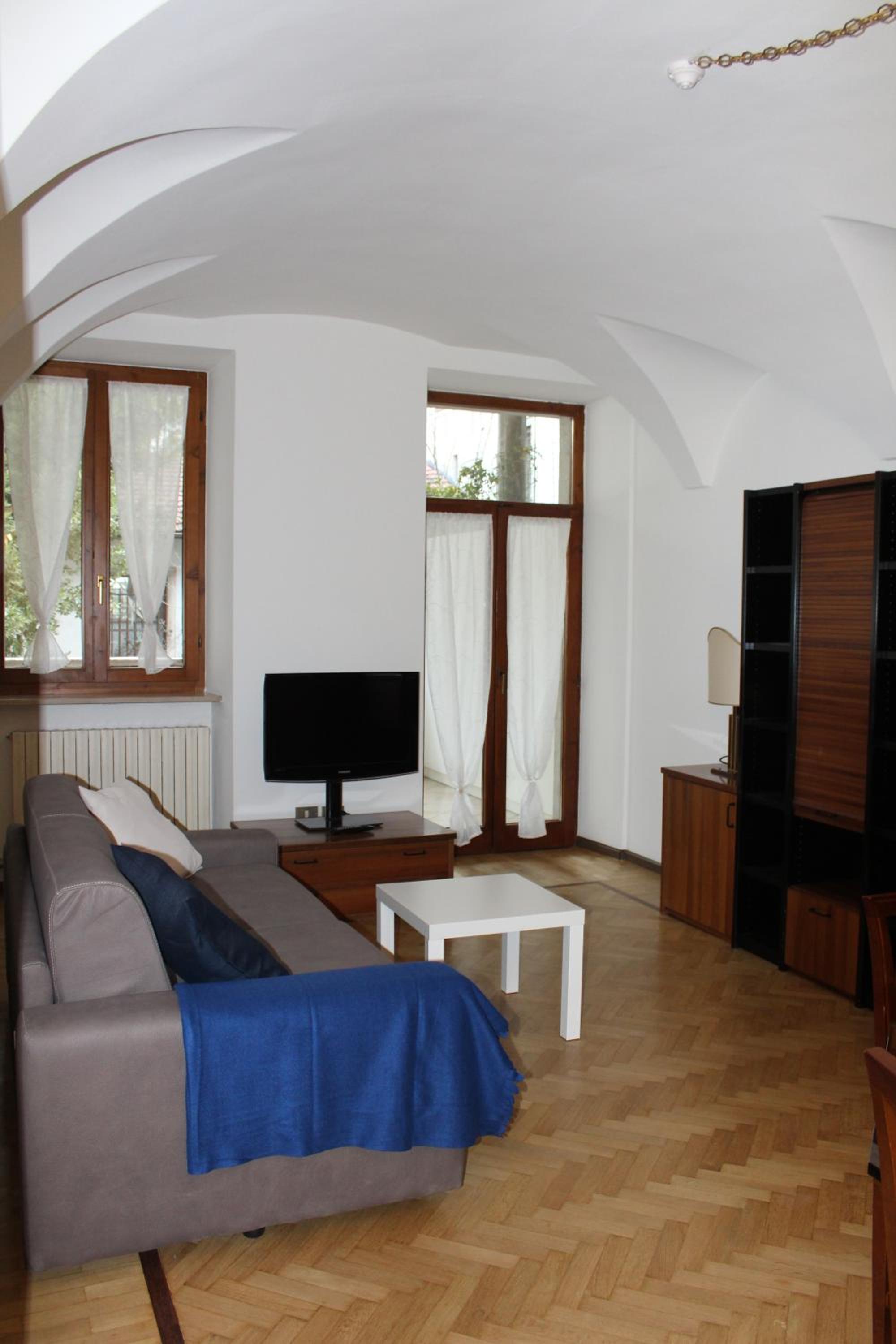 One-Bedroom Apartment photo 2