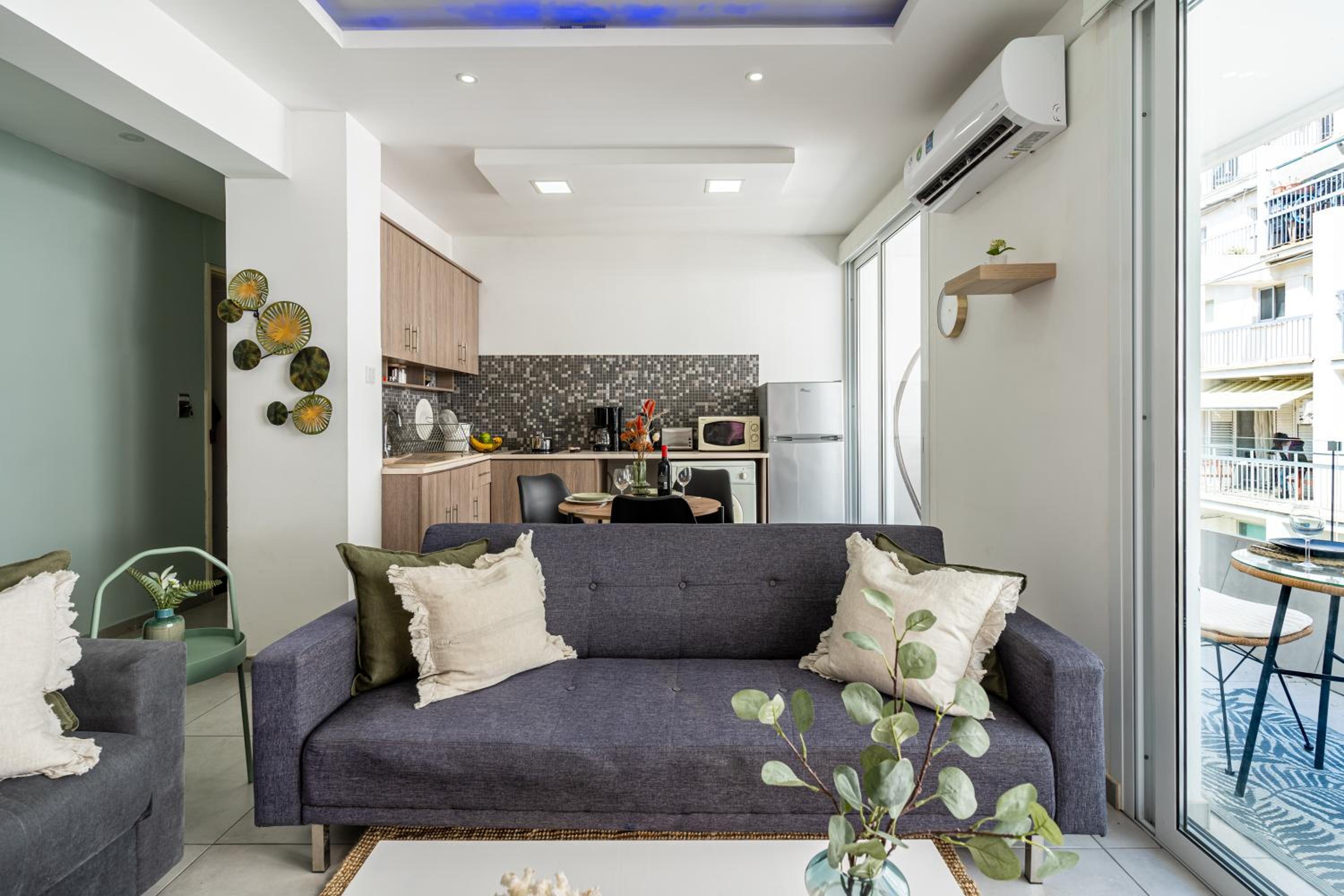 Apartment with Balcony - Photo 12