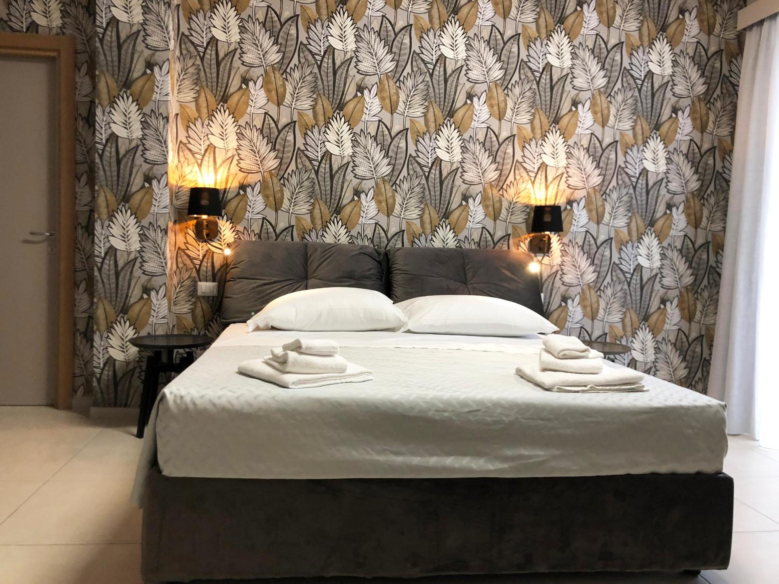 Junior Suite with Balcony - Photo 1