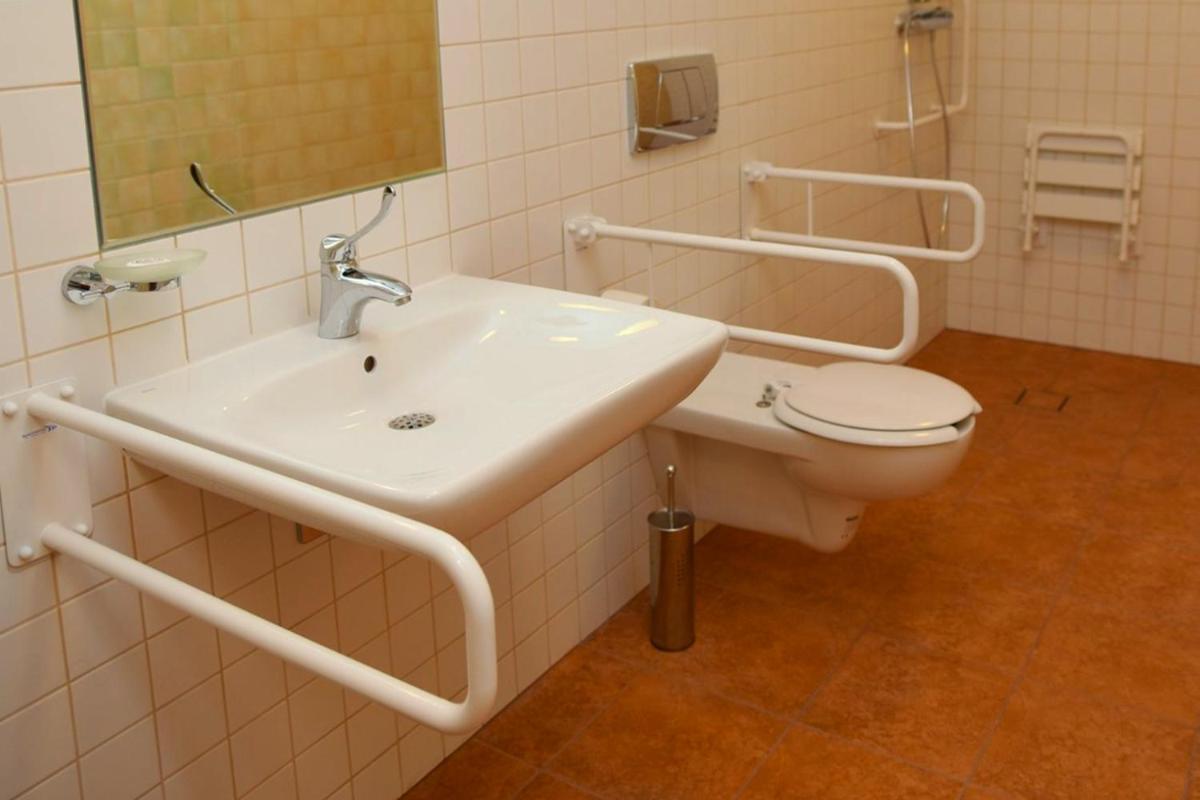 Single Room - Disability Access photo 2