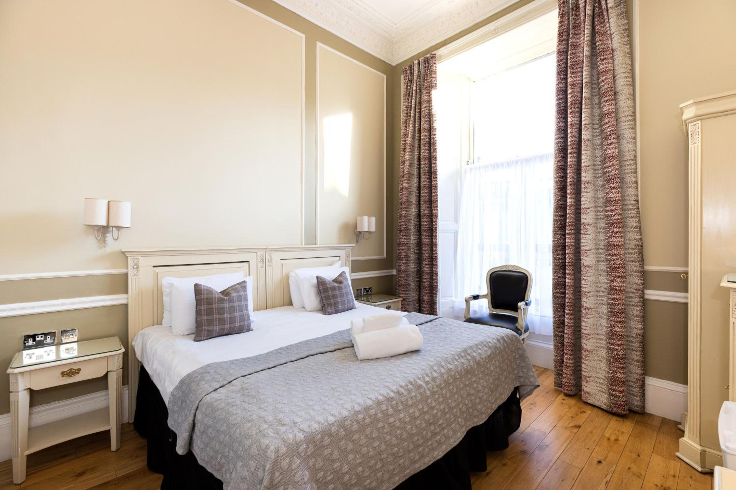 Small Double Room - Photo 4