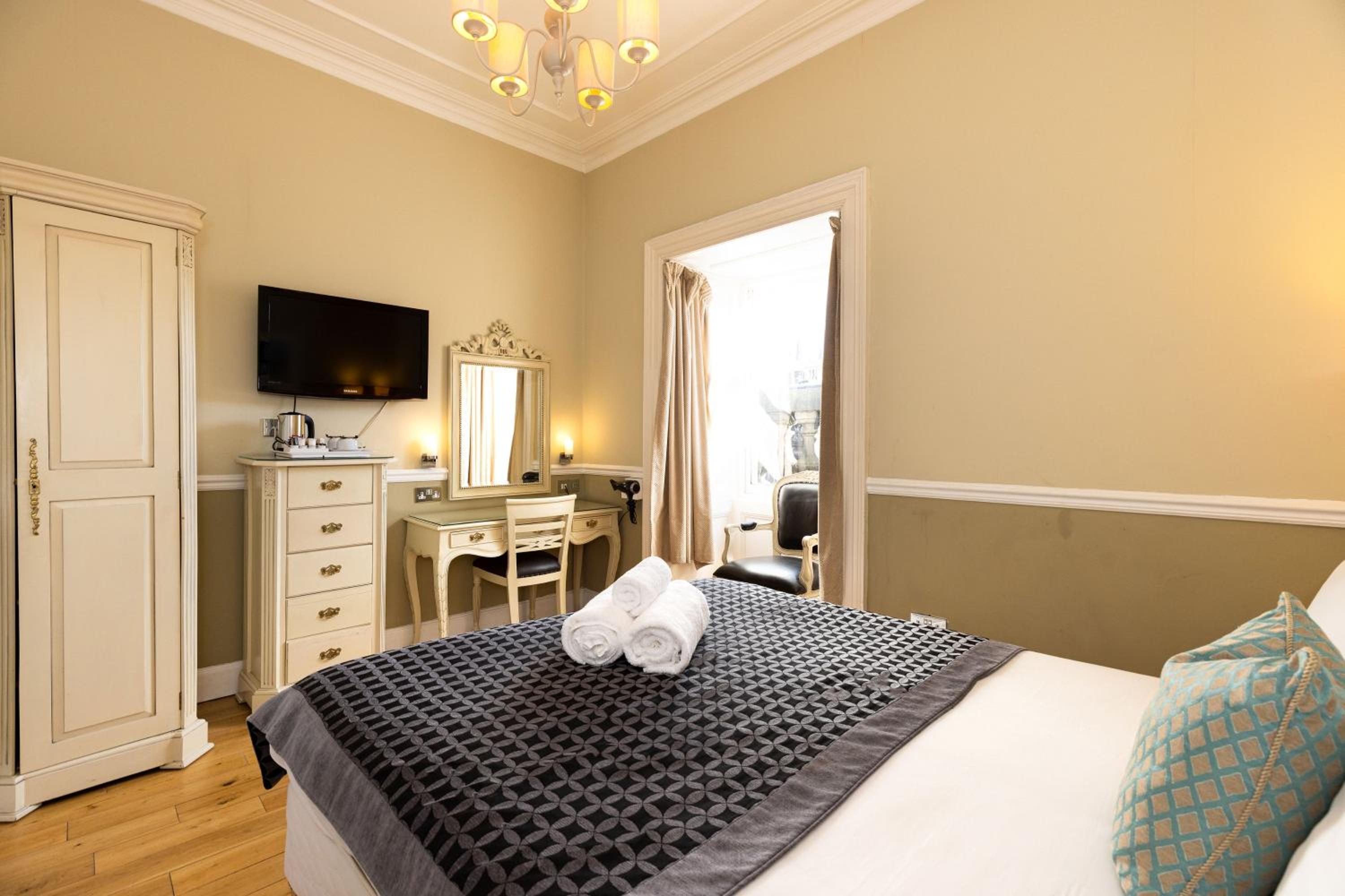 Small Double Room - Photo 5
