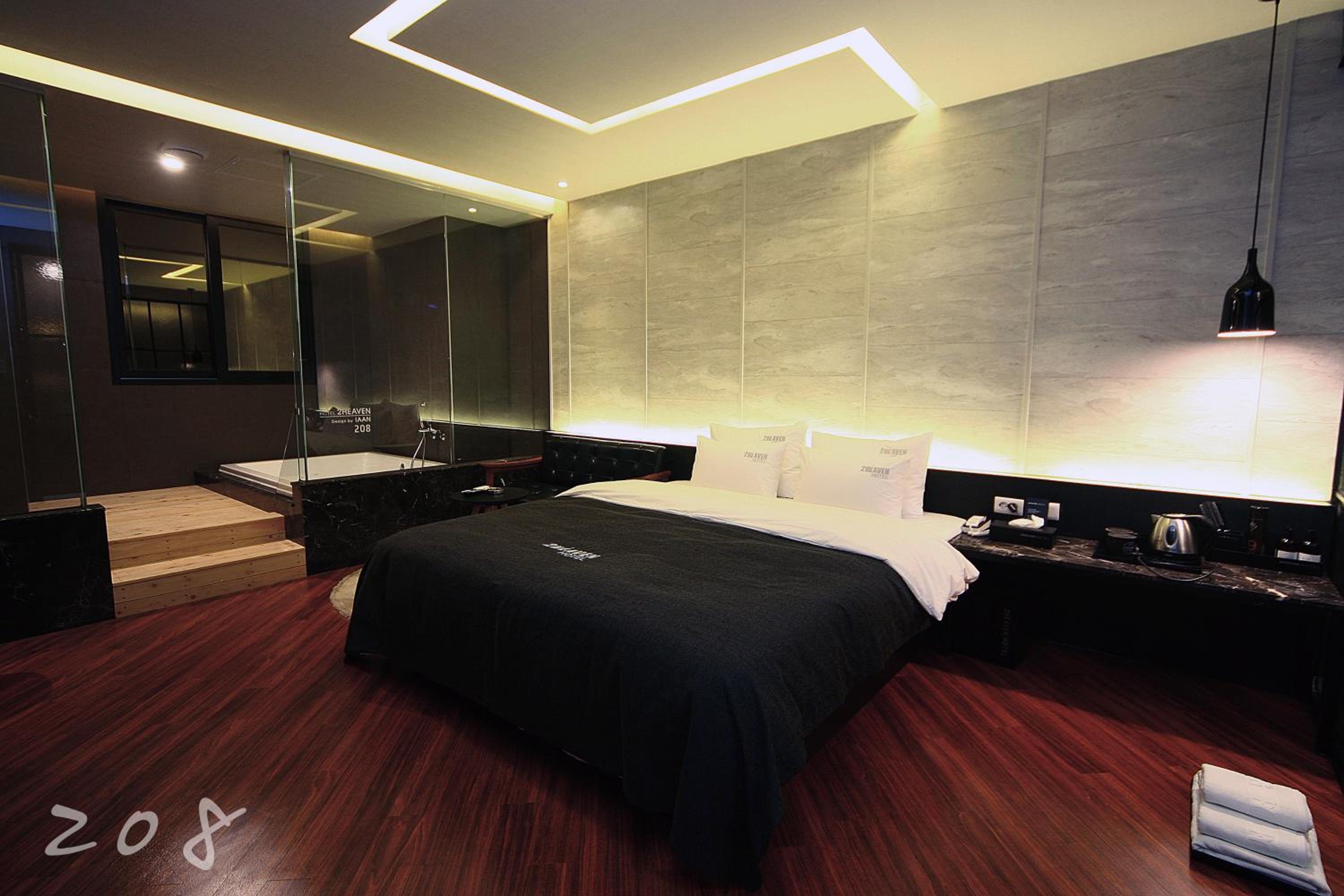 Standard Twin Room - Photo 11
