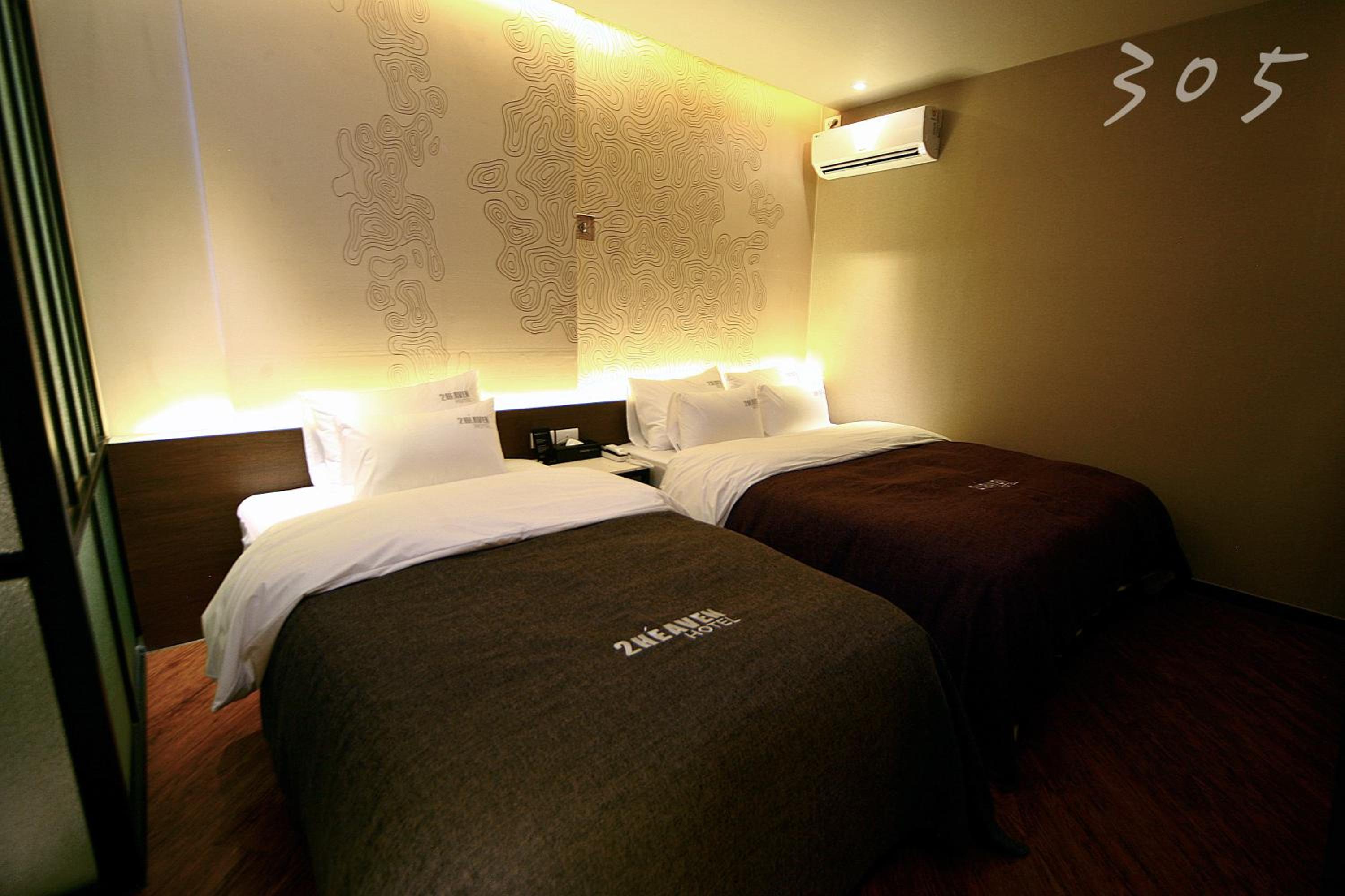 Family Twin Room - Photo 2