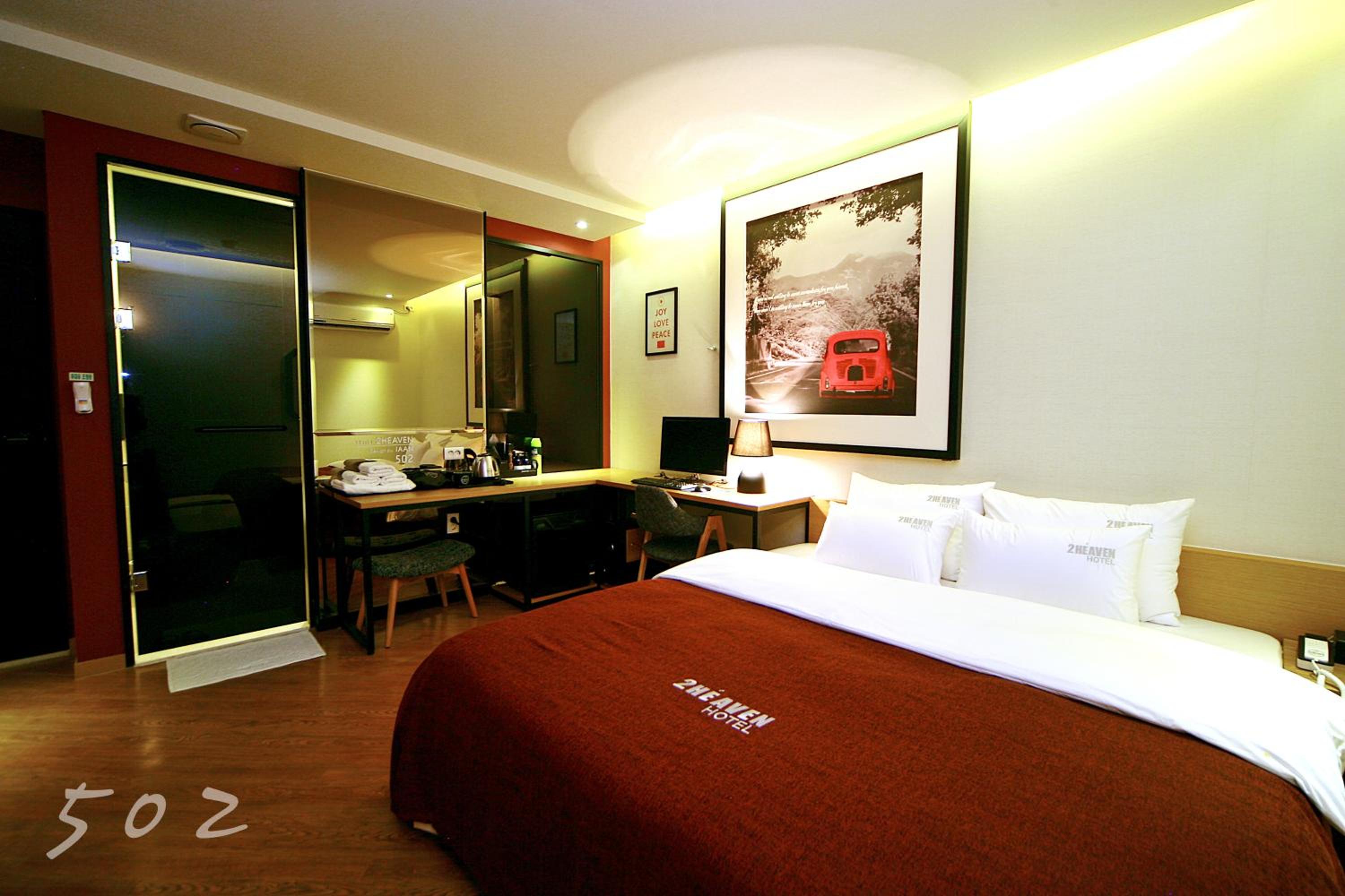 Standard Double Room - Photo 9