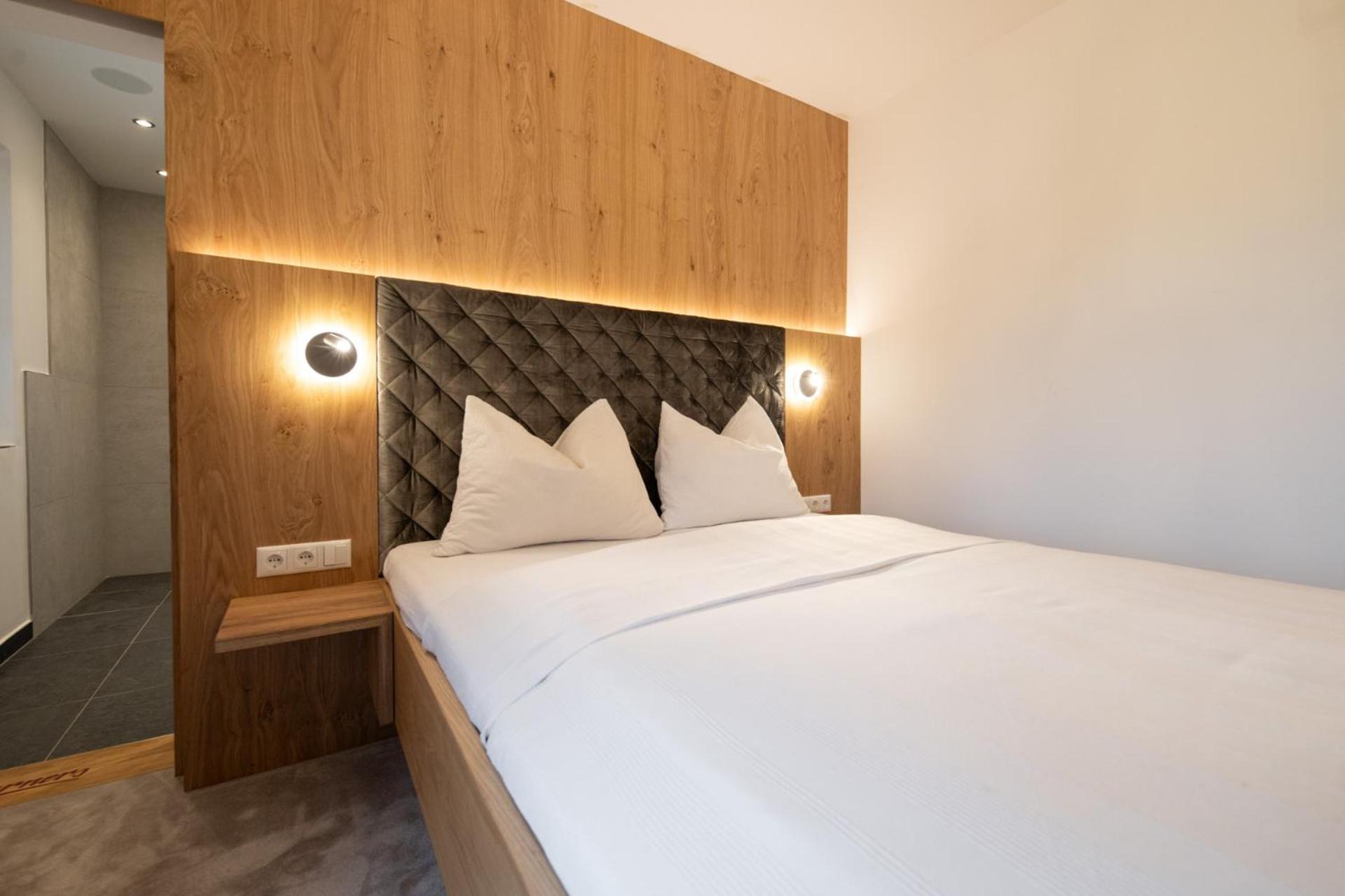 Double Room with Balcony photo 3