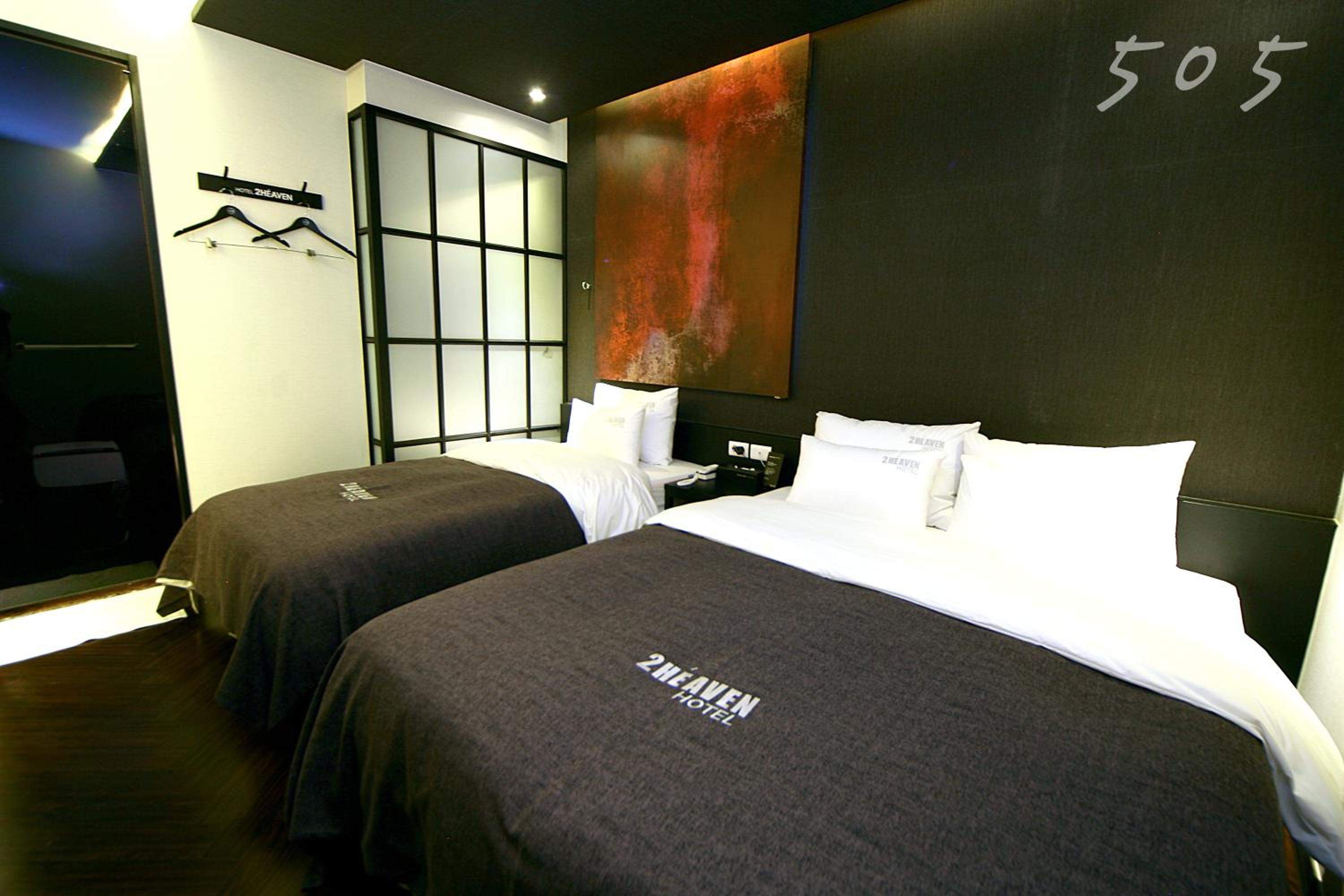 Family Twin Room - Photo 12