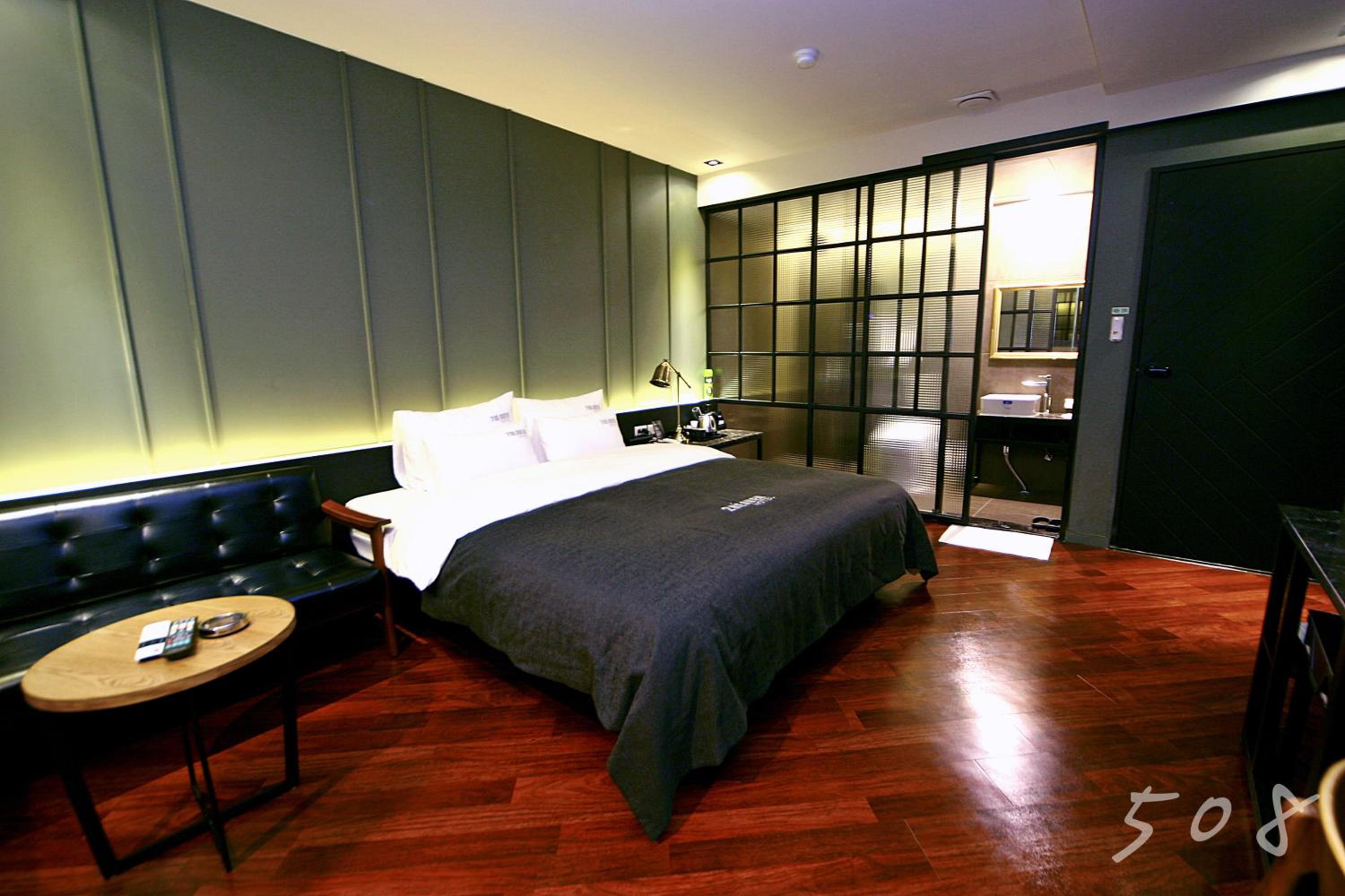 Standard Twin Room - Photo 15