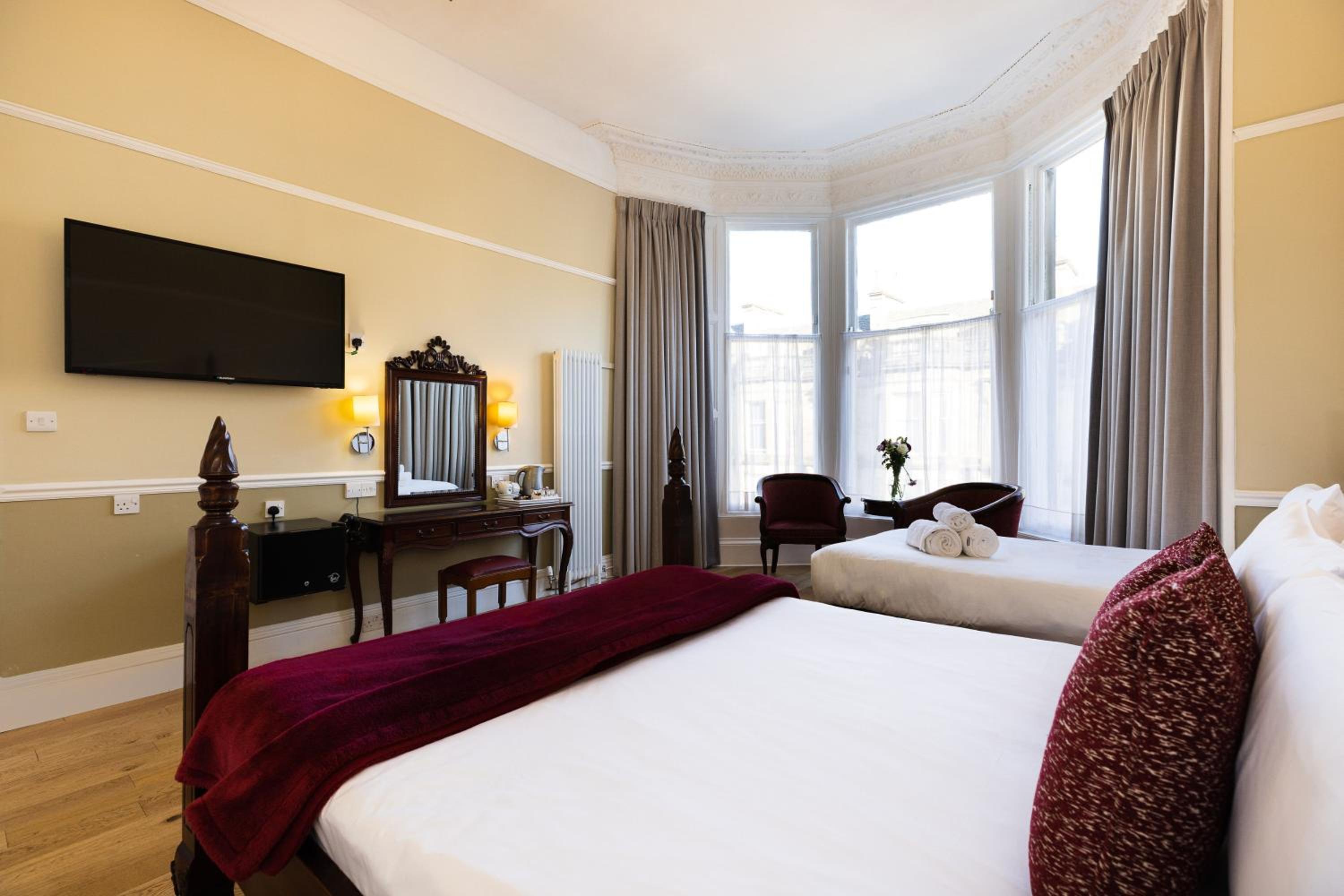 Quadruple Room - Photo 11