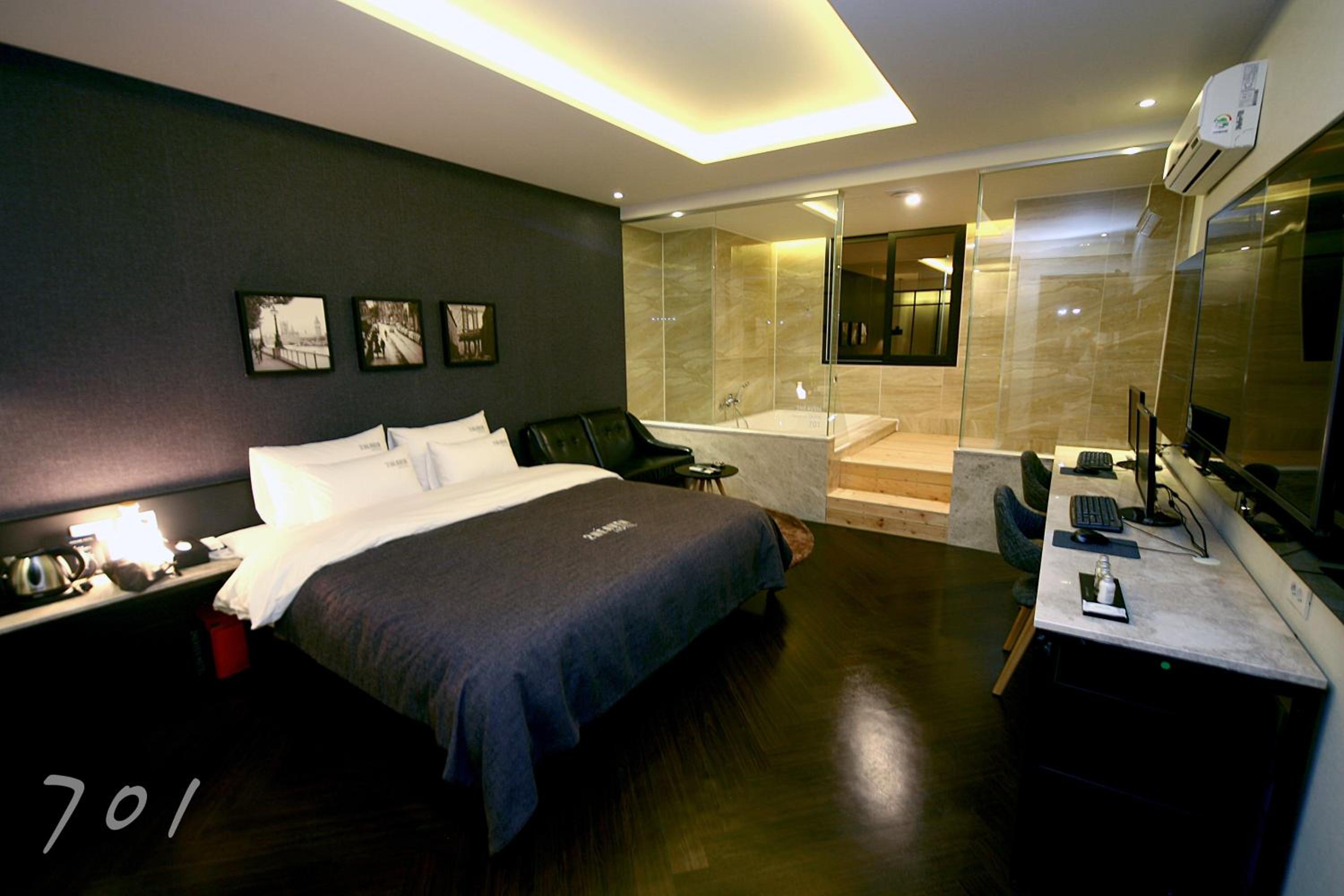 Standard Twin Room - Photo 9