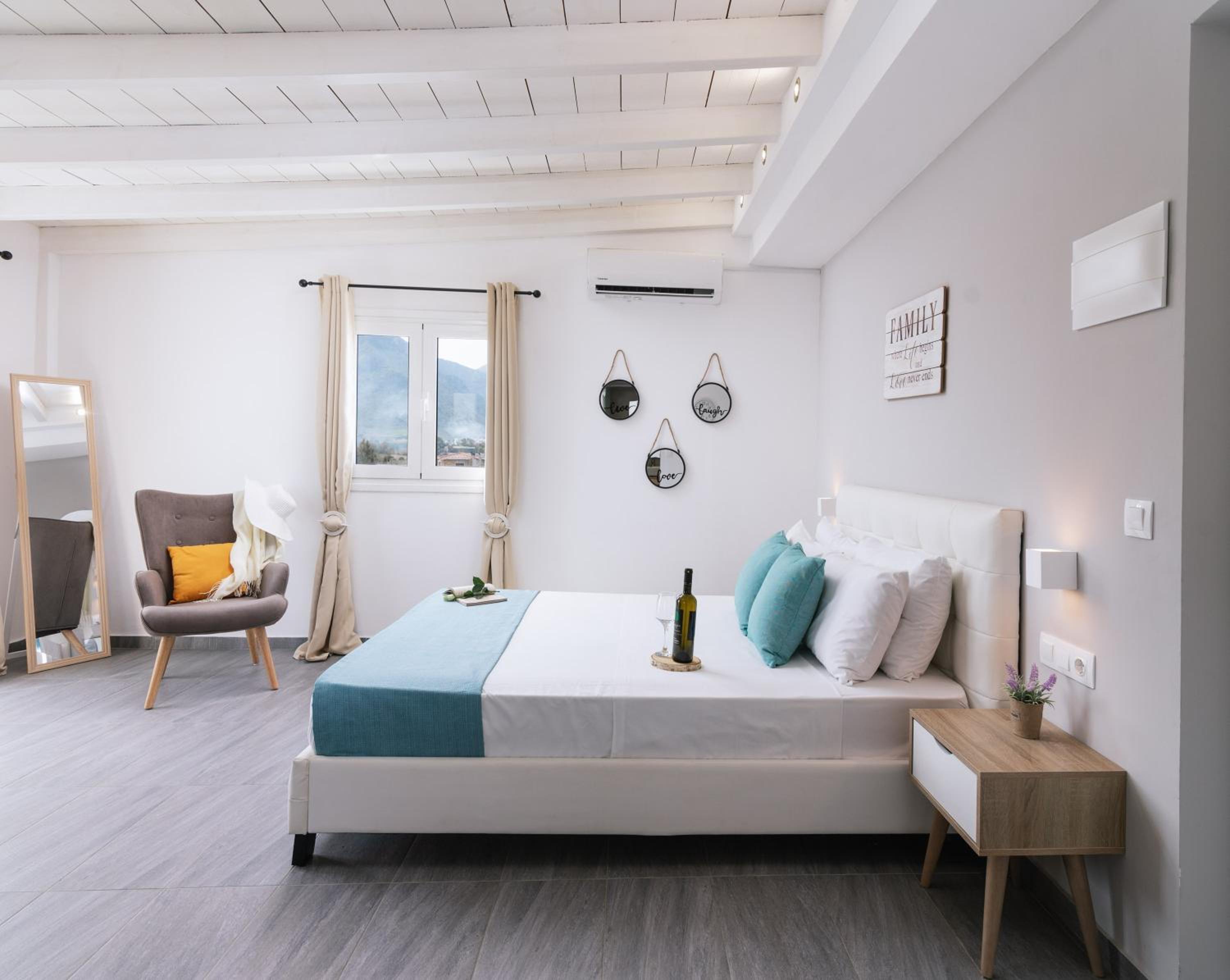 Deluxe Double Room with Sea View - Photo 7