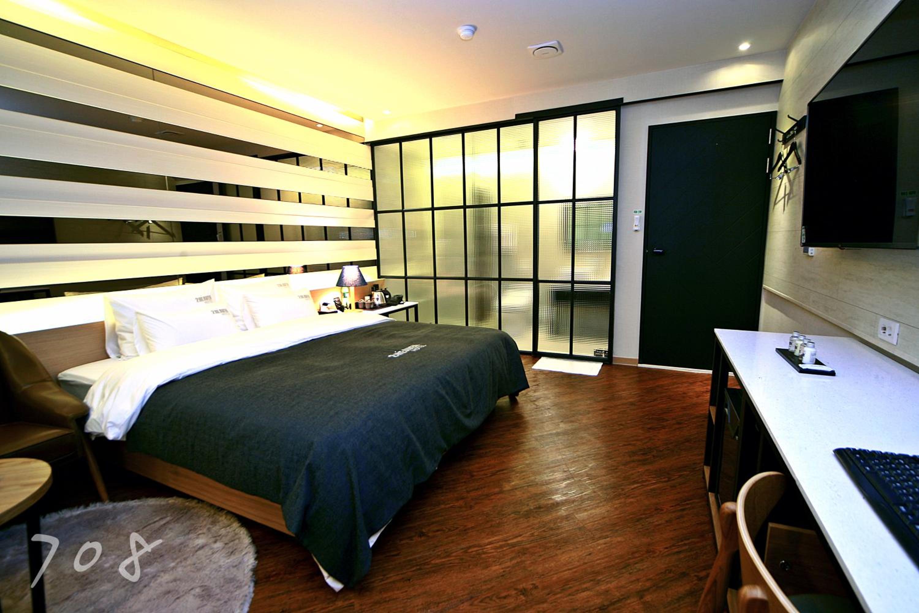 Standard Twin Room - Photo 13