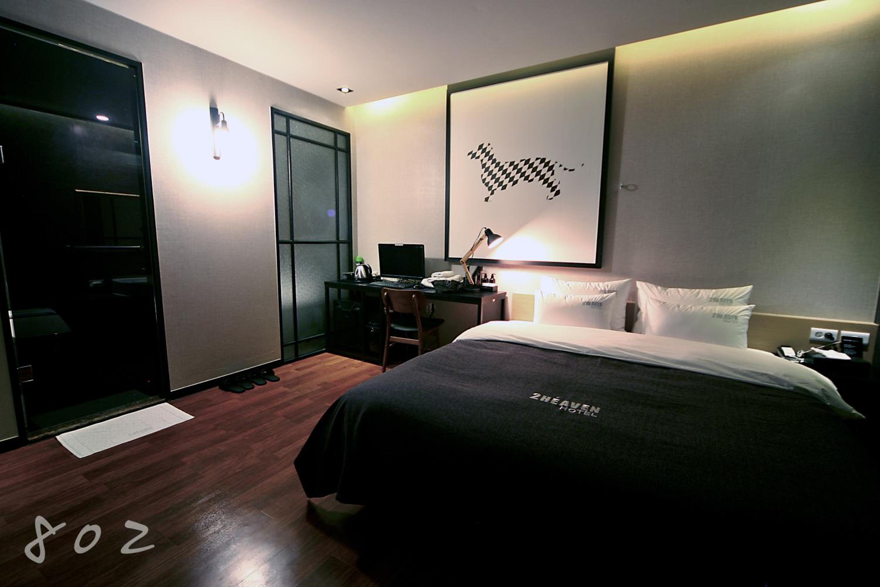 Standard Double Room - Photo 8