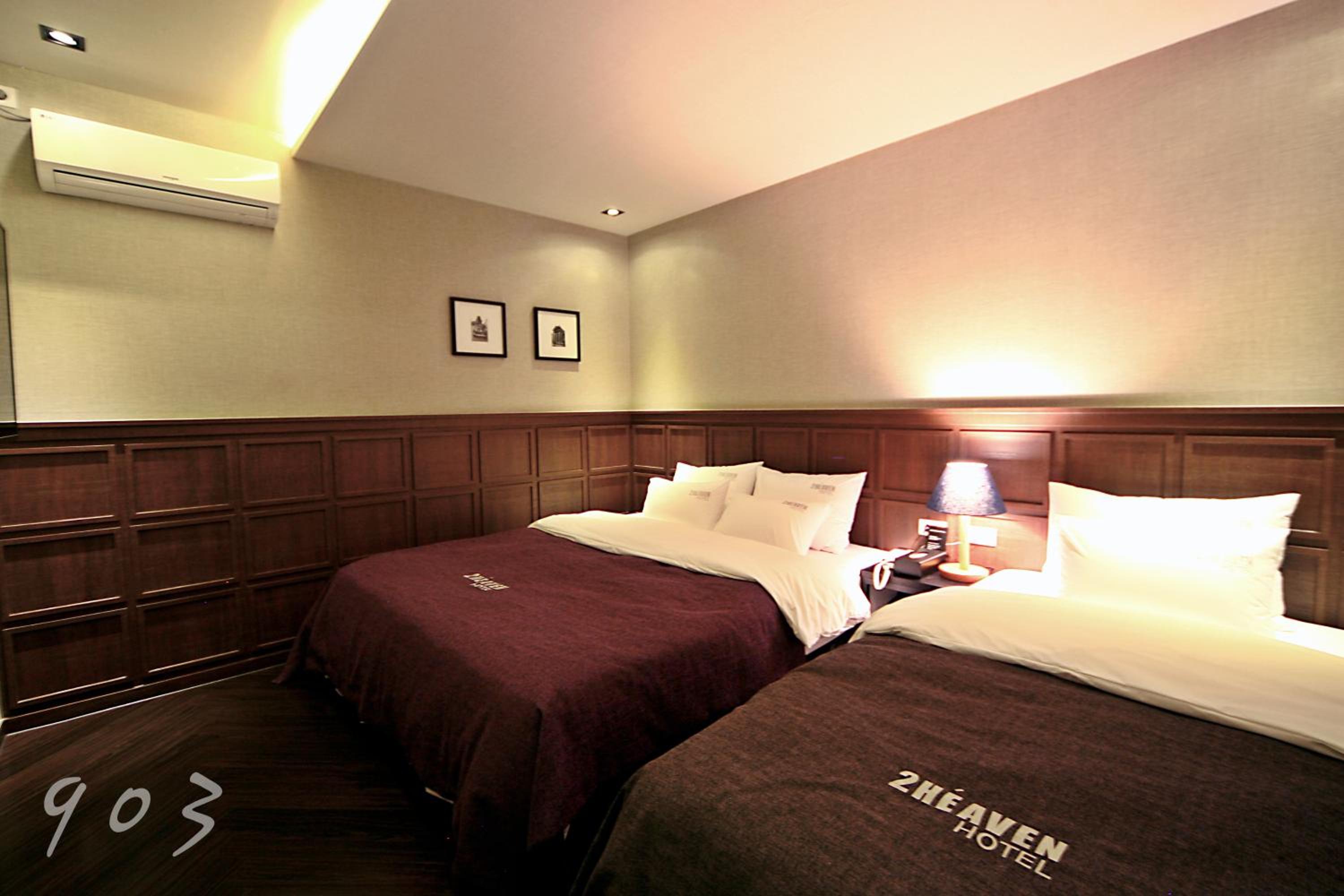 Family Twin Room - Photo 1