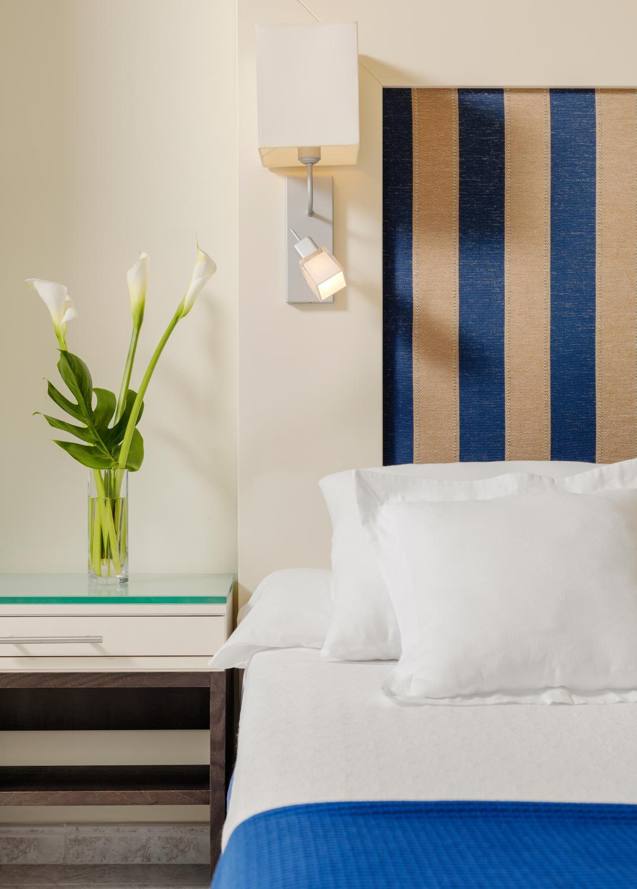 Double or Twin Room with Sea View (1 Adult)